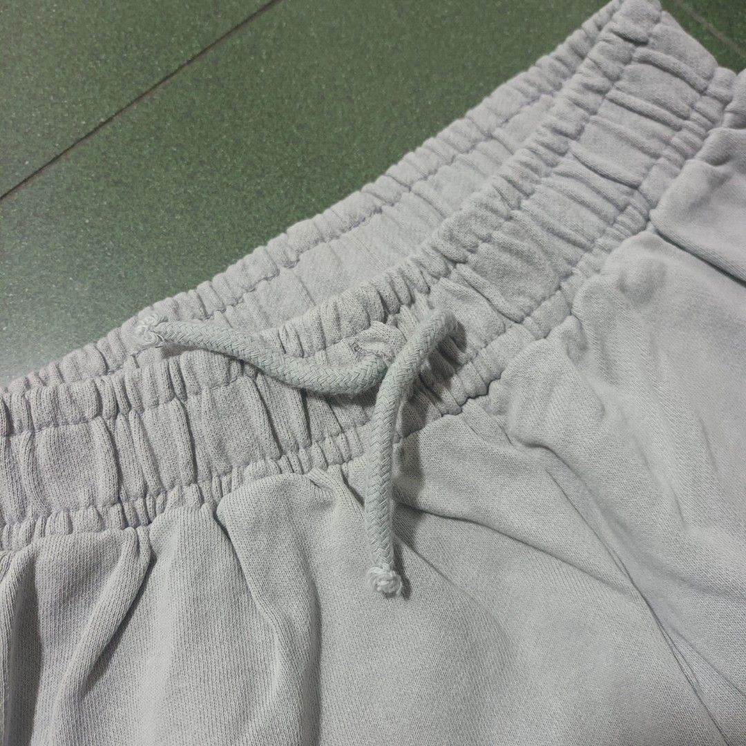 Zara Jogging Trousers size XS (Category: Other Bottoms) located in Makati City. Submitted by cdiana (Listing ID 1417248253, Image 3). Description: - can fit women's size XS (Zara kids size 13-14 yrs) - waist: 23 to 26 inches - 100% authentic and with Zara paper bag - drawstring & stretchable waist - see the last pic for other measurements.