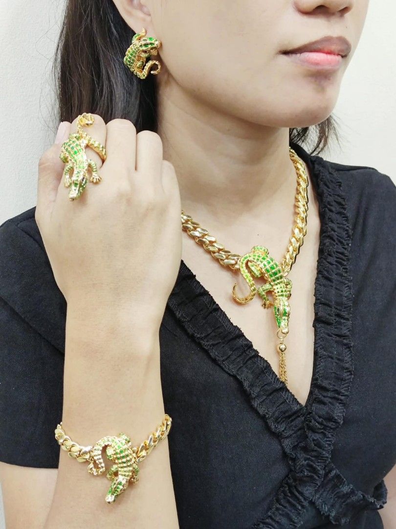 18k ef set jewelry (Category: Luxury Accessories) located in Manila. Submitted by colinejewelryshoppe (Listing ID 1417579525, Image 1). Description: .