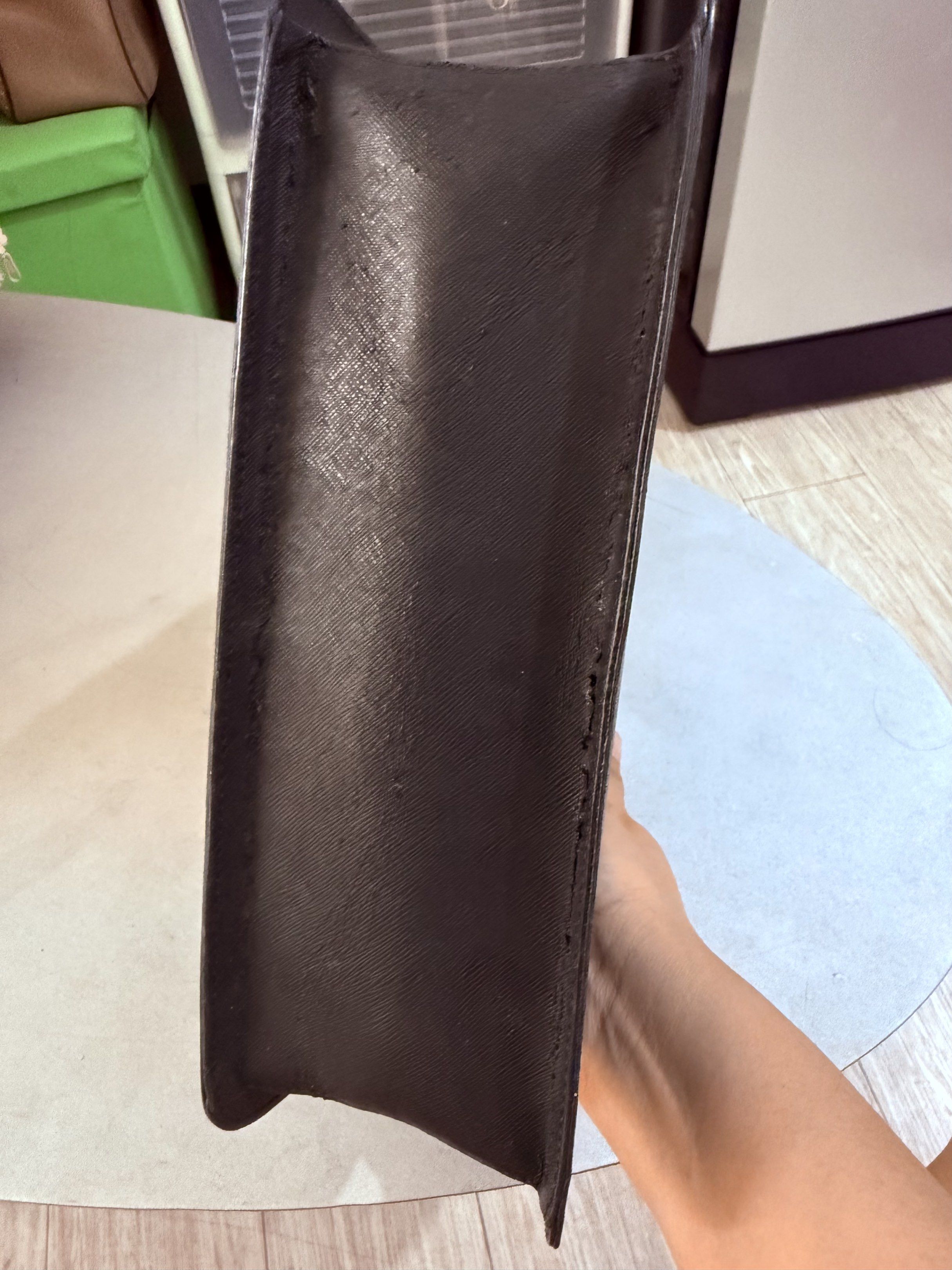 Agnes B Crossbody Sling Bag (Category: Cross-body Bags) located in Quezon City. Submitted by decluttermarla (Listing ID 1417475907, Image 2). Description: Last price at 400, originally posted 800.