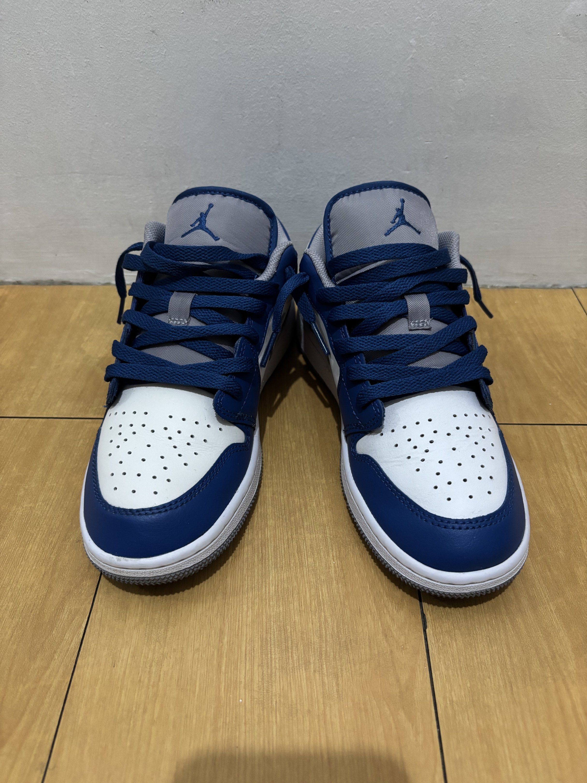 Air Jordan 1 Low GS - true blue (Category: Sneakers) located in Manila. Submitted by warm_marcus_1 (Listing ID 1417592818, Image 2). Description: Size 5.5 womens.