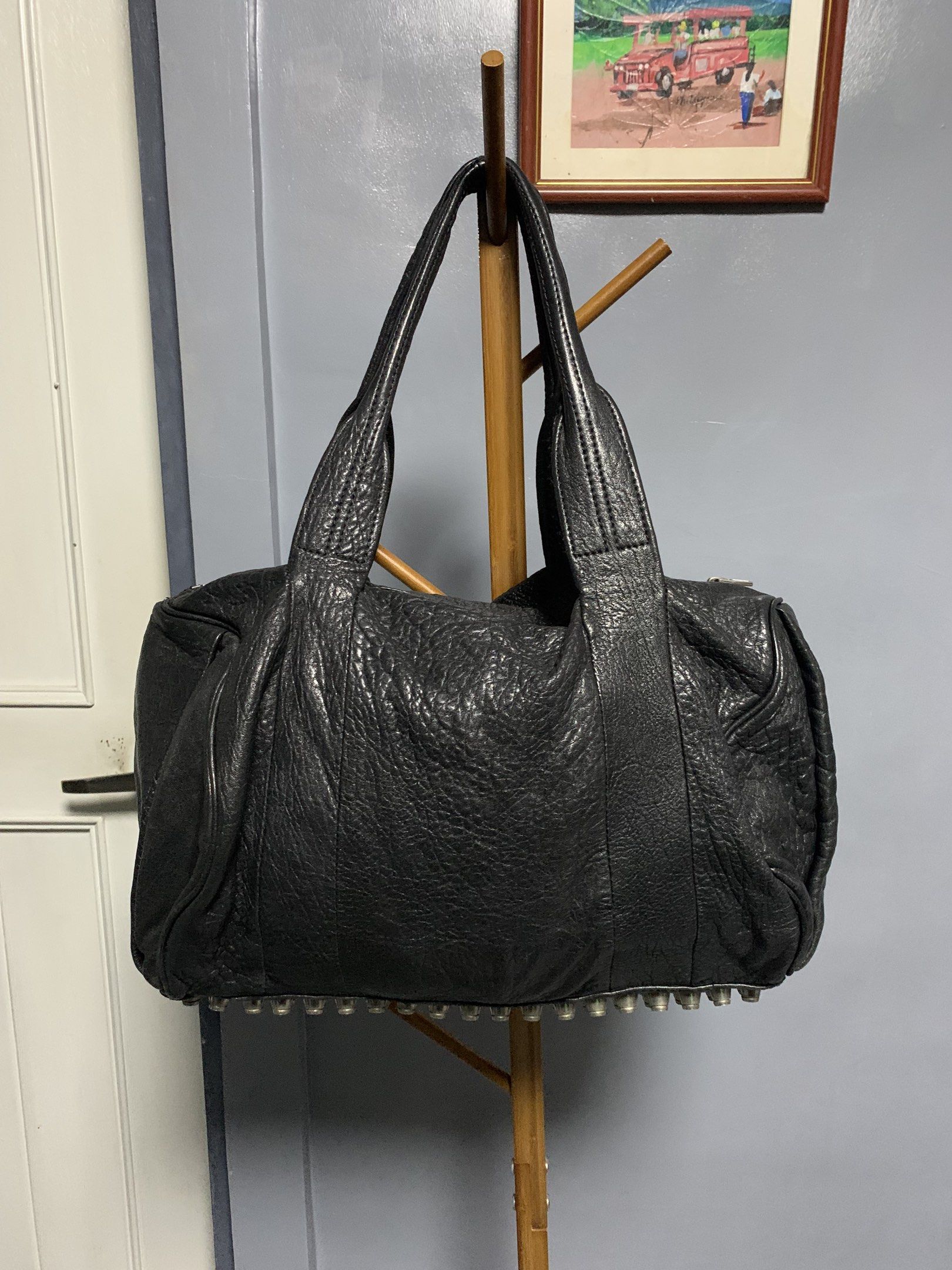 Alexander Wang Rocco Bag - Medium/Large (Category: Luxury Bags & Wallets) located in Quezon City. Submitted by carmeladelacruz82 (Listing ID 1417563059, Image 2). Description: - AUTHENTIC Alexander Wang Rocco Bag - Color: Black - Material: Leather - Condition: no major flaws; walang punit sa leather - Issue: small rip in the lining sa loob ng bag but barely noticeable.