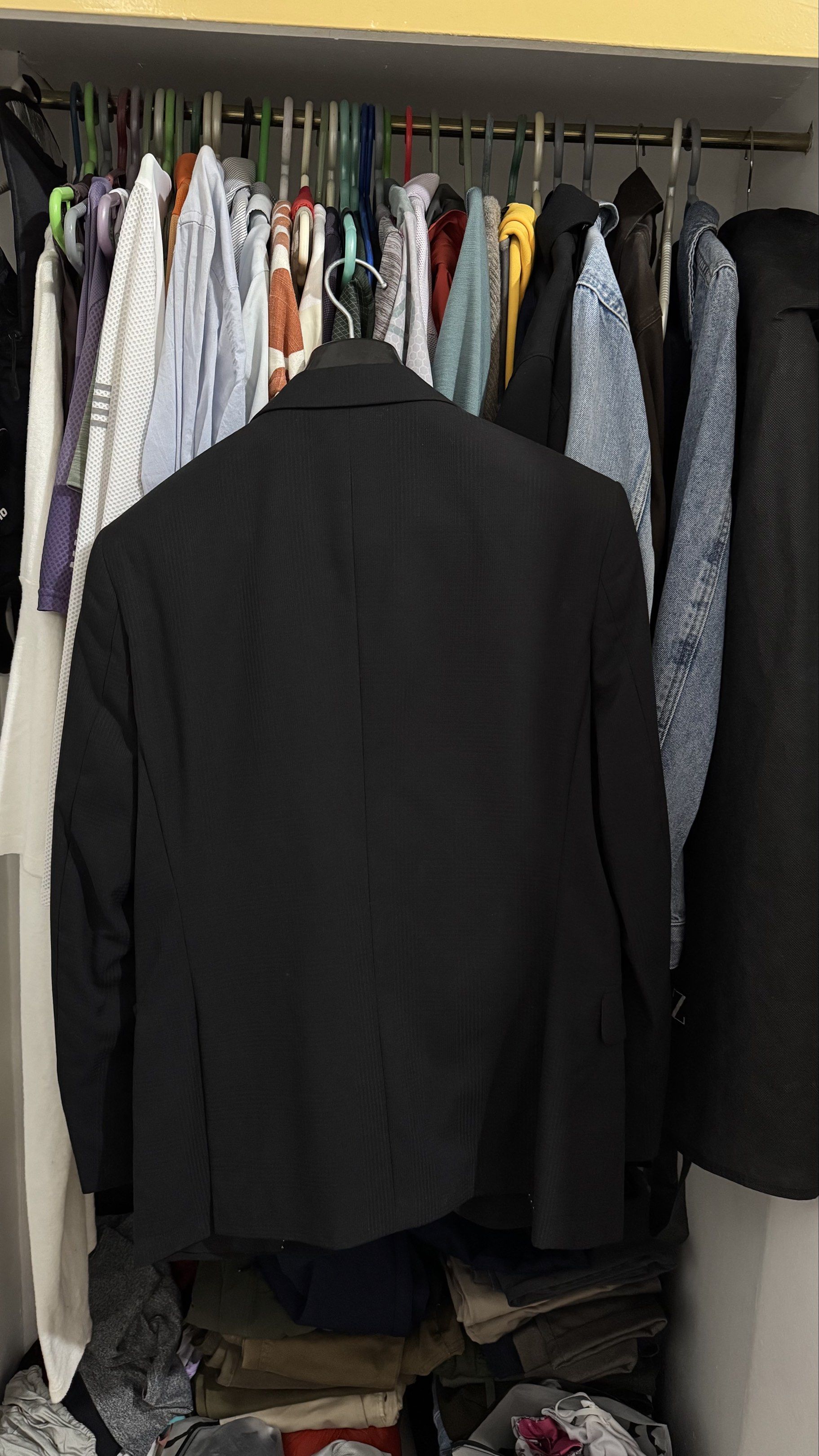 Arrow Black coat- Size 44/XS (Category: Coats, Jackets and Outerwear) located in Valenzuela. Submitted by lokithepug (Listing ID 1417497687, Image 2). Description: Worn only once!.