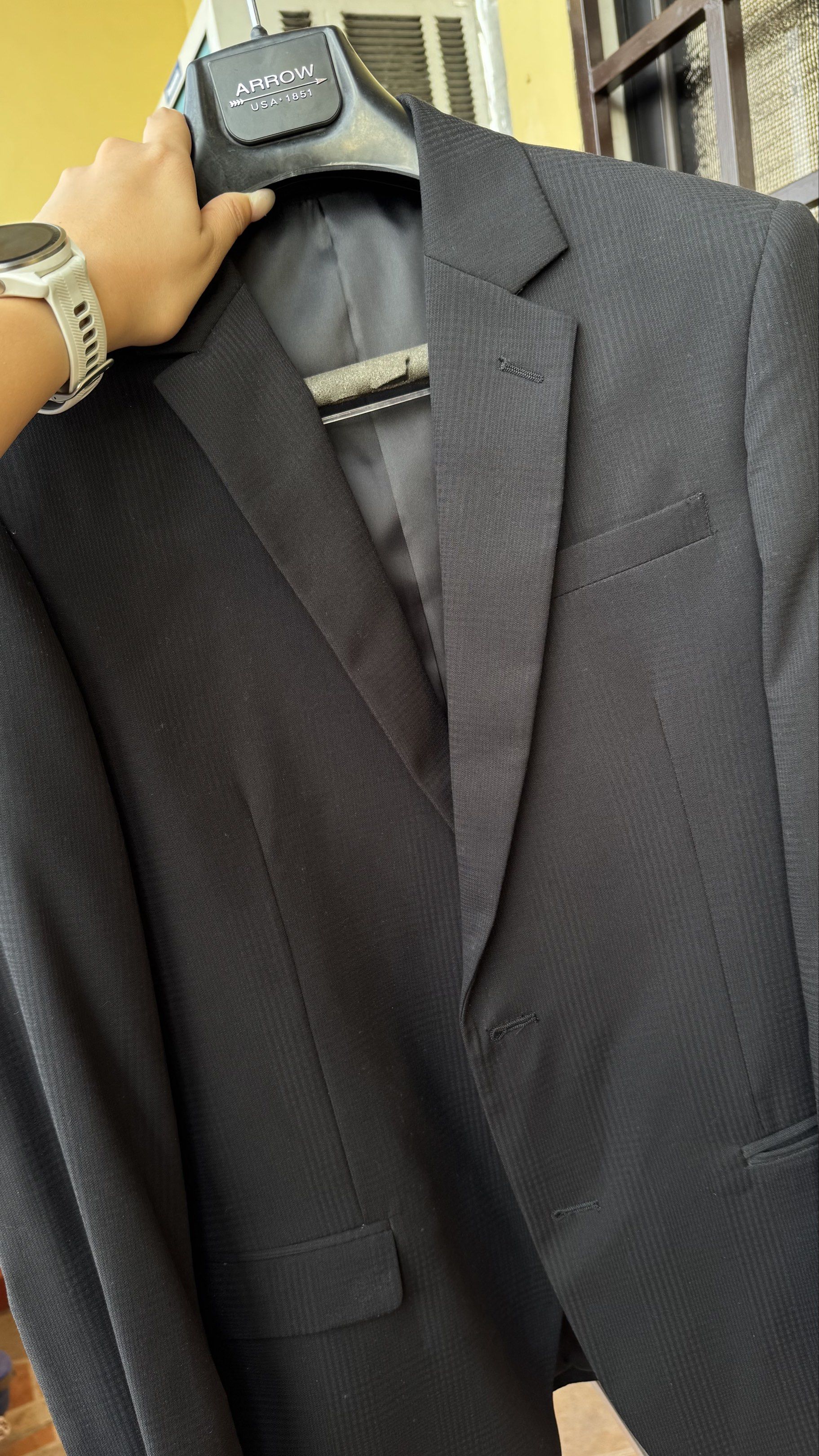 Arrow Black coat- Size 44/XS (Category: Coats, Jackets and Outerwear) located in Valenzuela. Submitted by lokithepug (Listing ID 1417497687, Image 3). Description: Worn only once!.