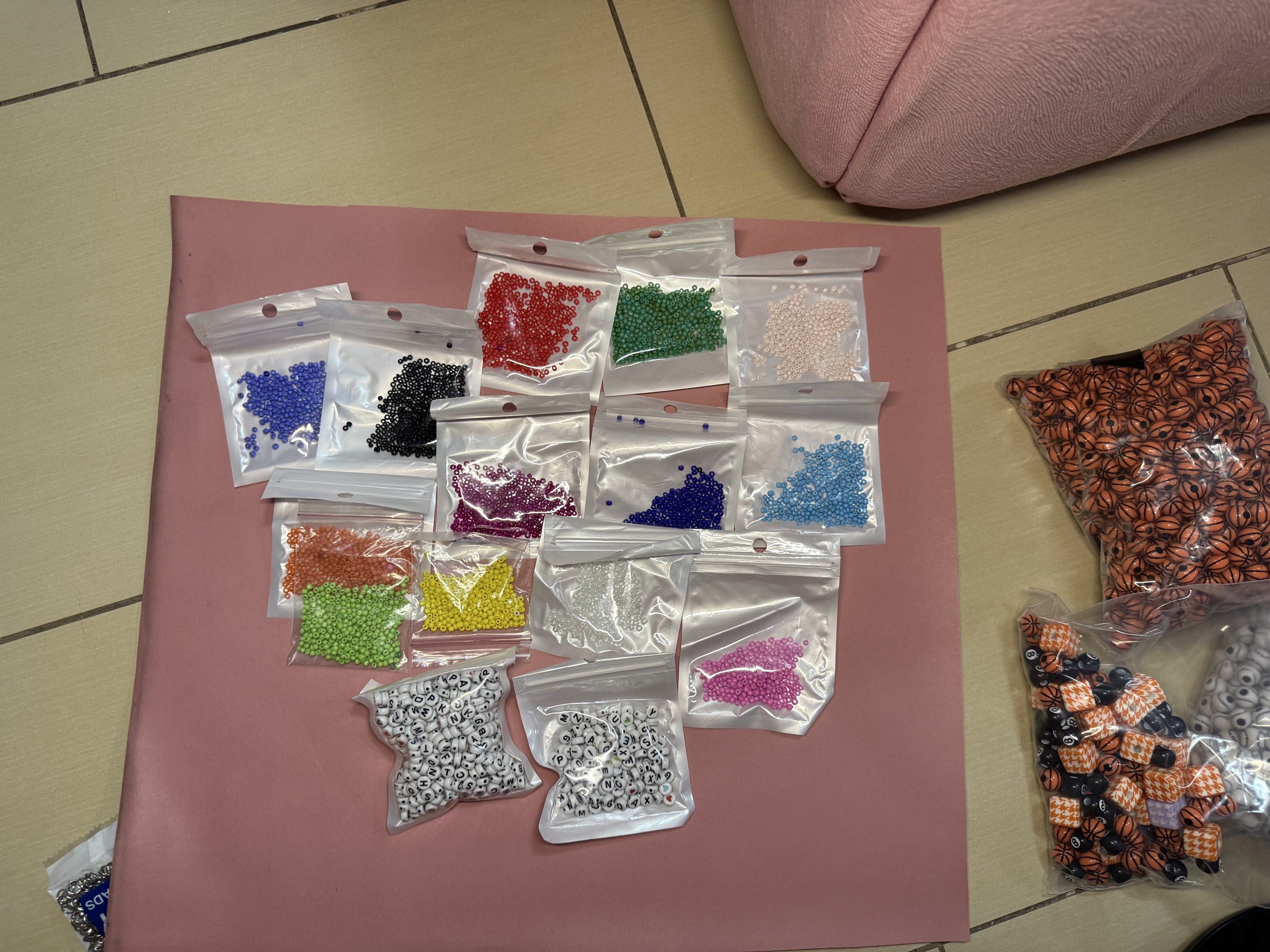 Assorted Beads Set (Category: Craft Supplies & Tools) located in Manila. Submitted by over2underconsumer (Listing ID 1417571124, Image 2). Description: Assorted Beads Set Ideal for bracelet-making Includes case.