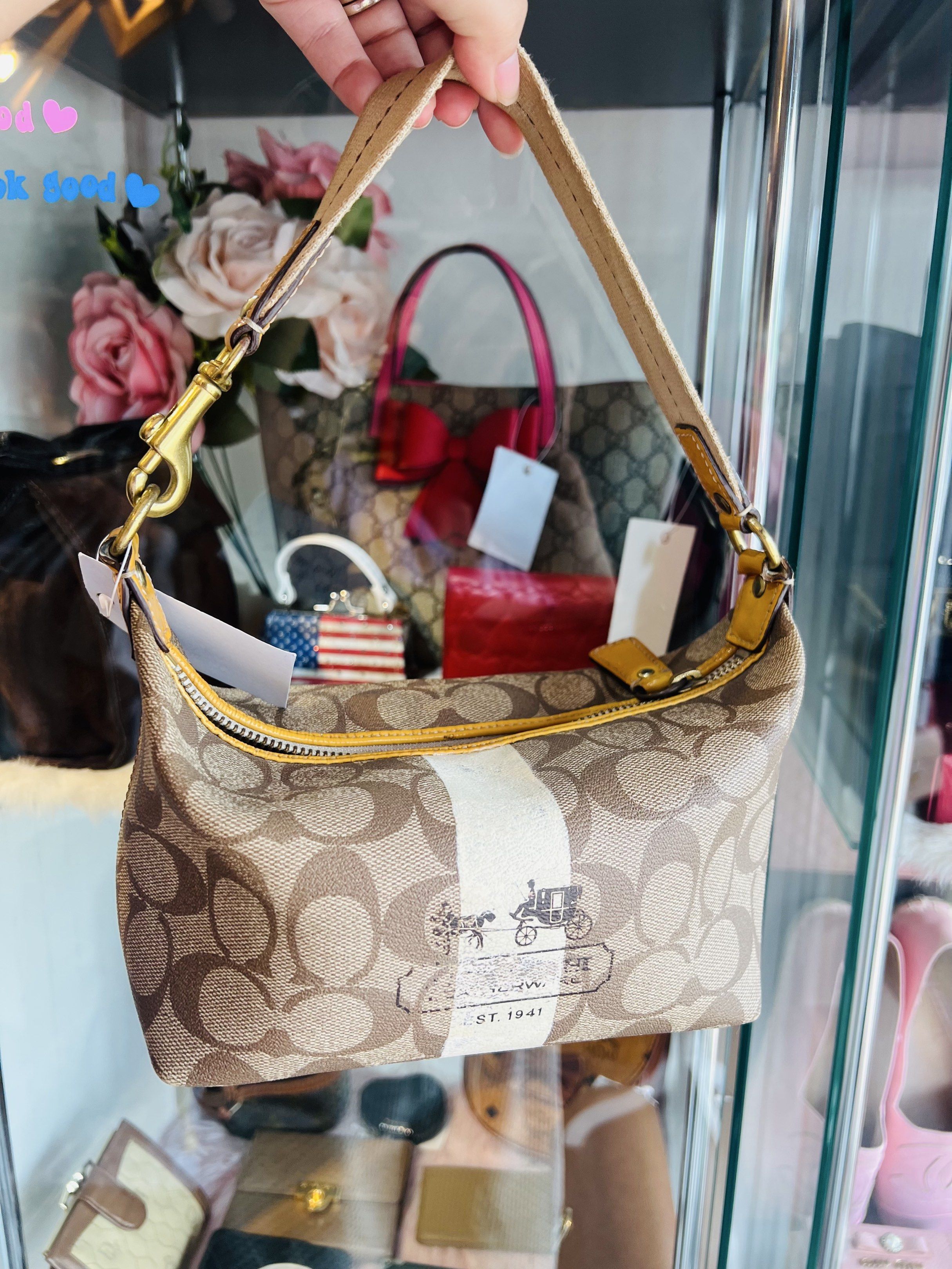Authentic Vintage Coach Pochette Bag (Category: Luxury Bags & Wallets) located in Dumaguete. Submitted by lovebags.ph (Listing ID 1417472698, Image 3). Description: Faded sa front of the bag Actual pictures posted.