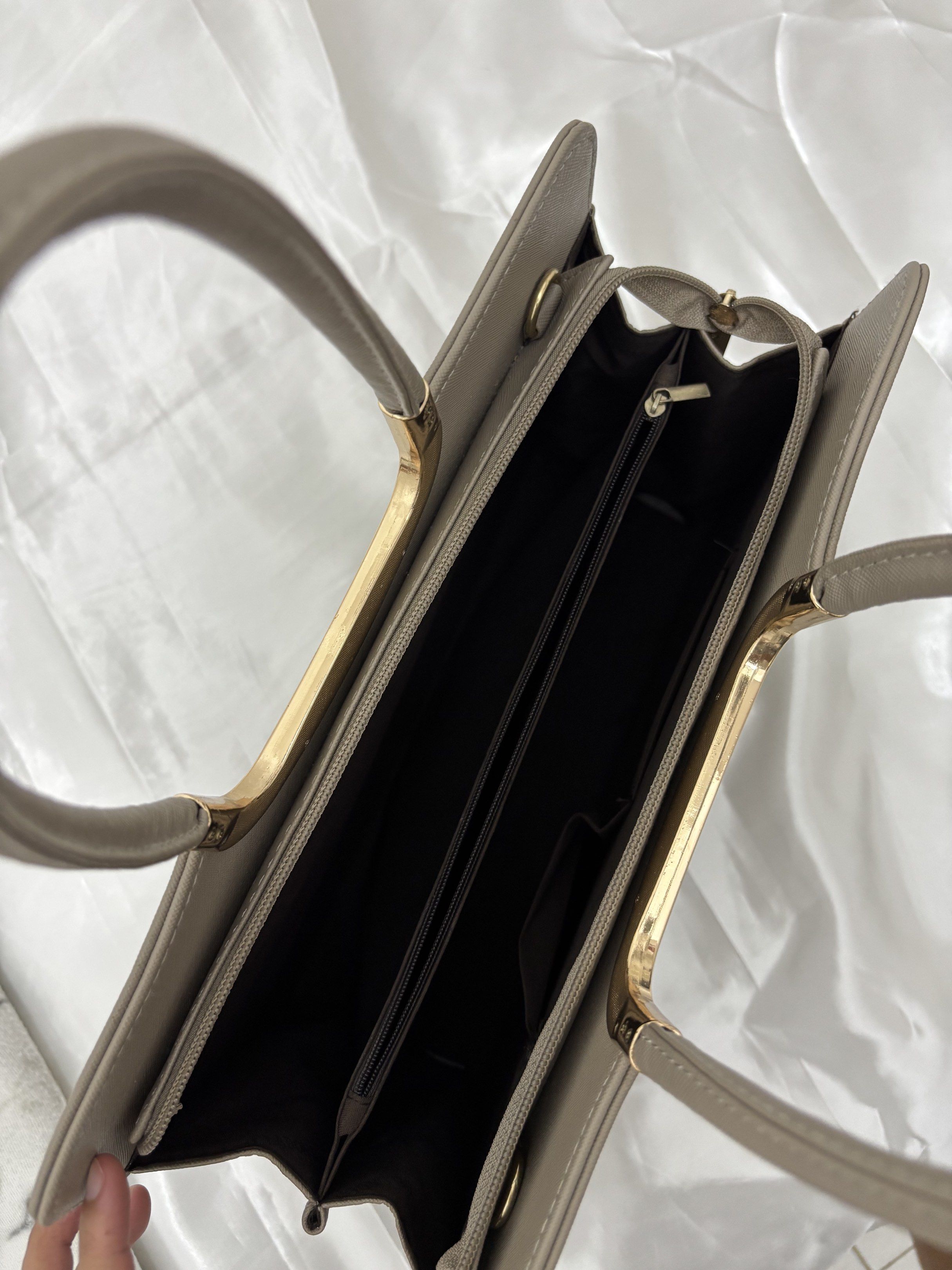 Bella Donna Handbag with Gold Handle (Category: Luxury Bags & Wallets) located in Manila. Submitted by zarrie_ (Listing ID 1417580119, Image 3). Description: Belladonna Bag Decluttering — rarely used but still good as new. see the pictures Suitable for school and office use.