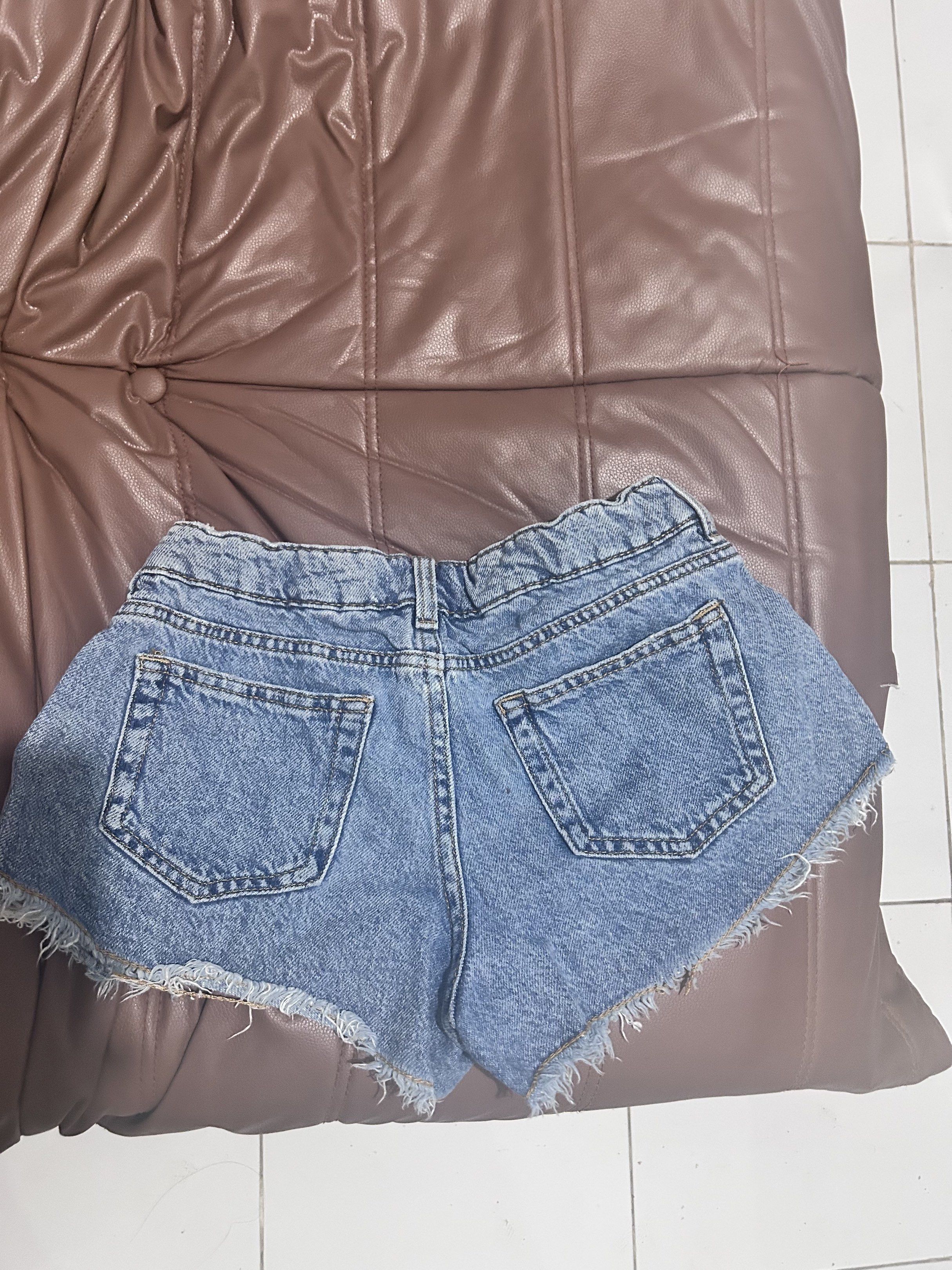 Bershka shorts (Category: Shorts) located in Quezon City. Submitted by _judebbr1 (Listing ID 1417513113, Image 2). Description: .