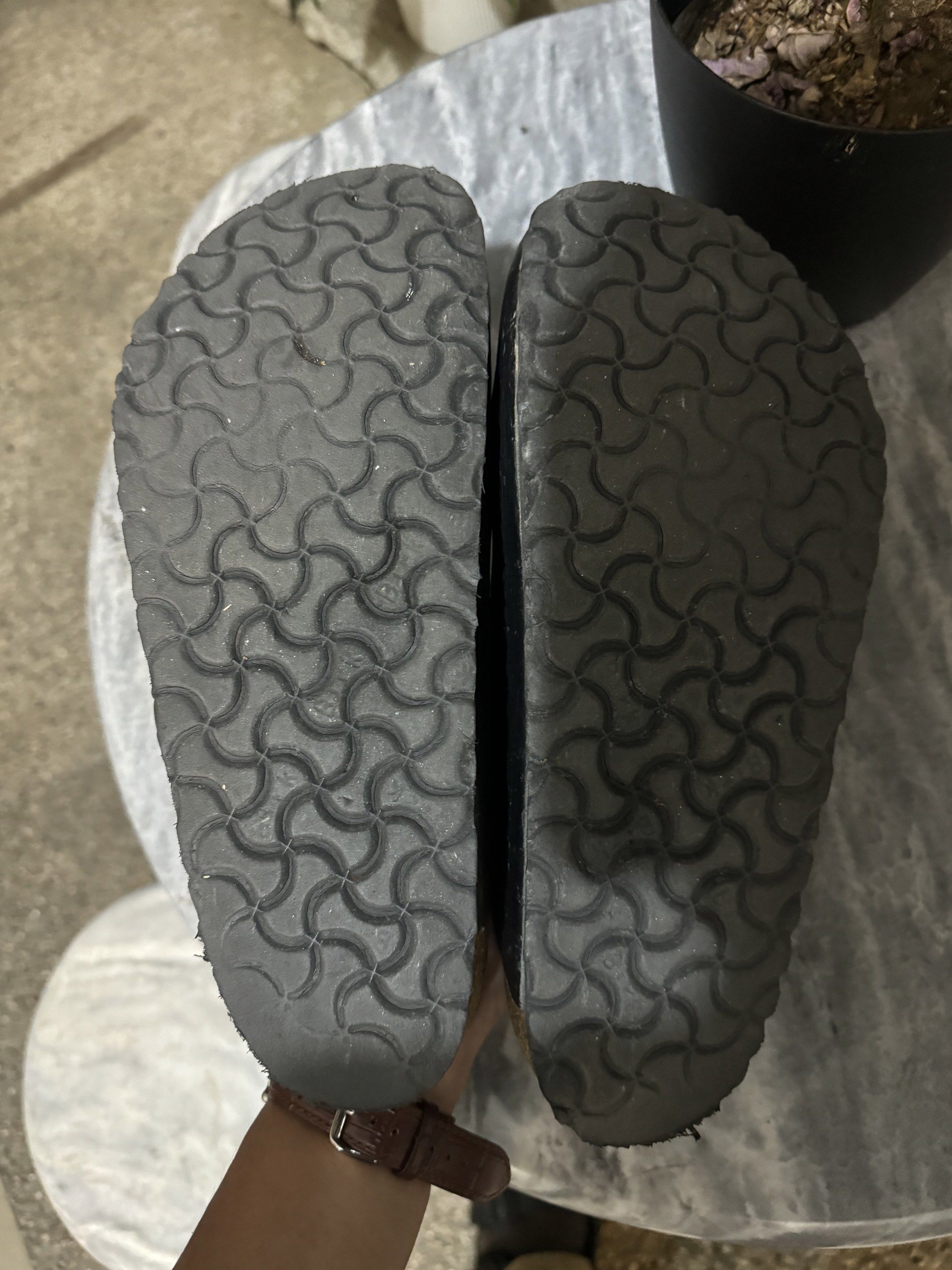 Birkenstock Boston Clogs - Black (Category: Slippers & Slides) located in Quezon City. Submitted by rhaus (Listing ID 1417525883, Image 3). Description: No box Model: Natural Leather Black .