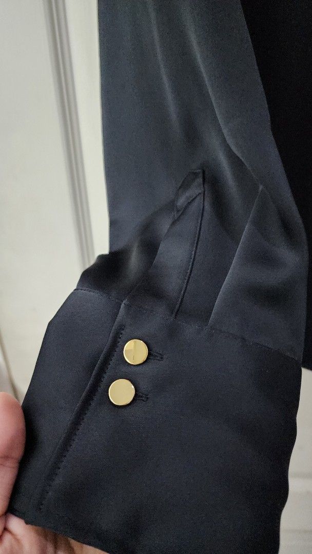 H&M Black Satin Long Sleeves (Category: Blouses) located in Makati City. Submitted by callmecc (Listing ID 1417463317, Image 2). Description: Classic black long-sleeved top from H&M 🖤 Perfect for office wear, dinners, or casual date nights -- also, I only used this once. ✔ Soft, silky material ✔ Elegant black with a slight sheen ✔ Easy to dress up or down Can fit XS-M Rfs: Decluttering.
