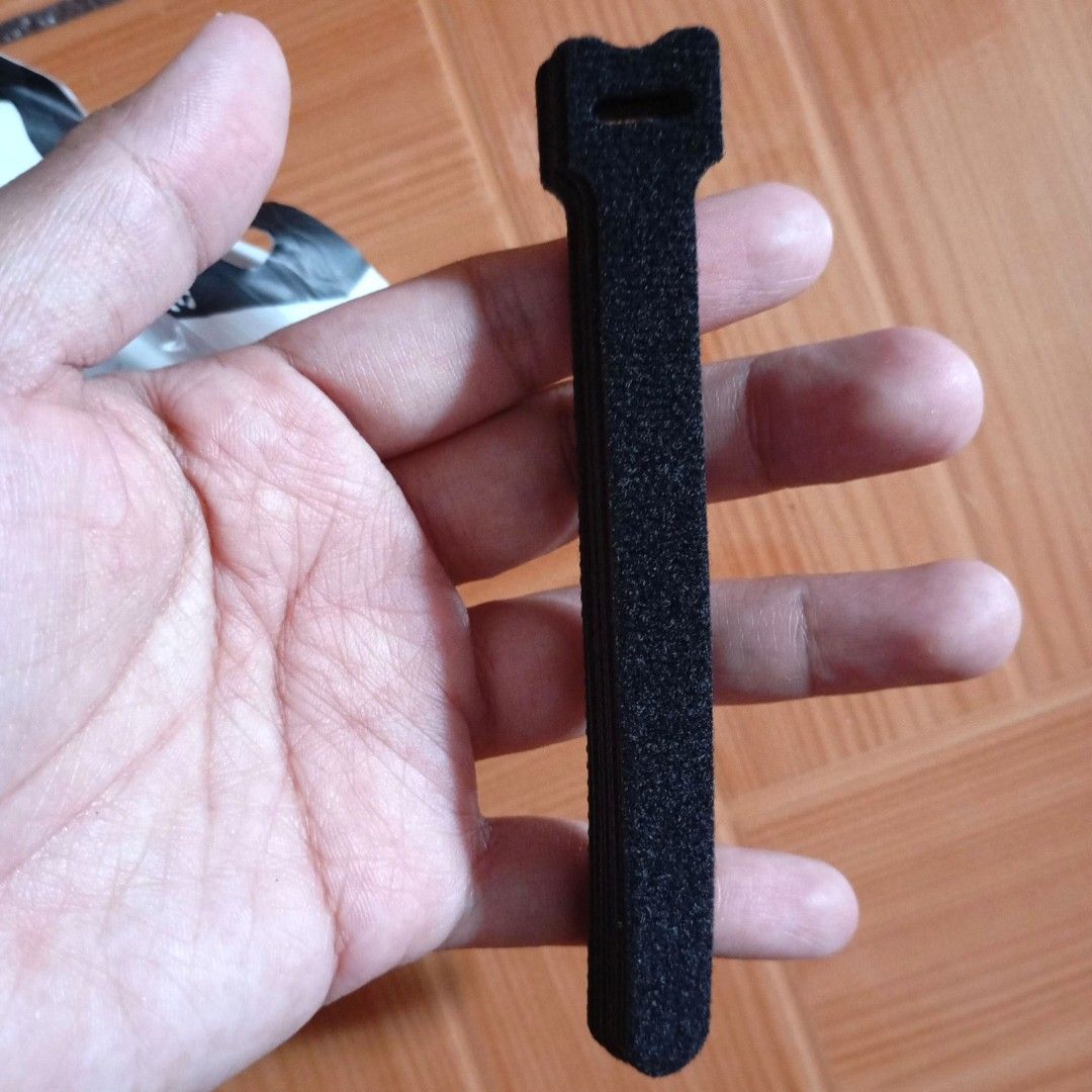Black Velcro Cable Tie 10pcs (Category: Cables & Adaptors) located in Quezon City. Submitted by an.marie (Listing ID 1417471495, Image 1). Description: Black velcro cable tie. Soft, textured material. Loop and hook-and-loop closure. Secures and organizes cables..