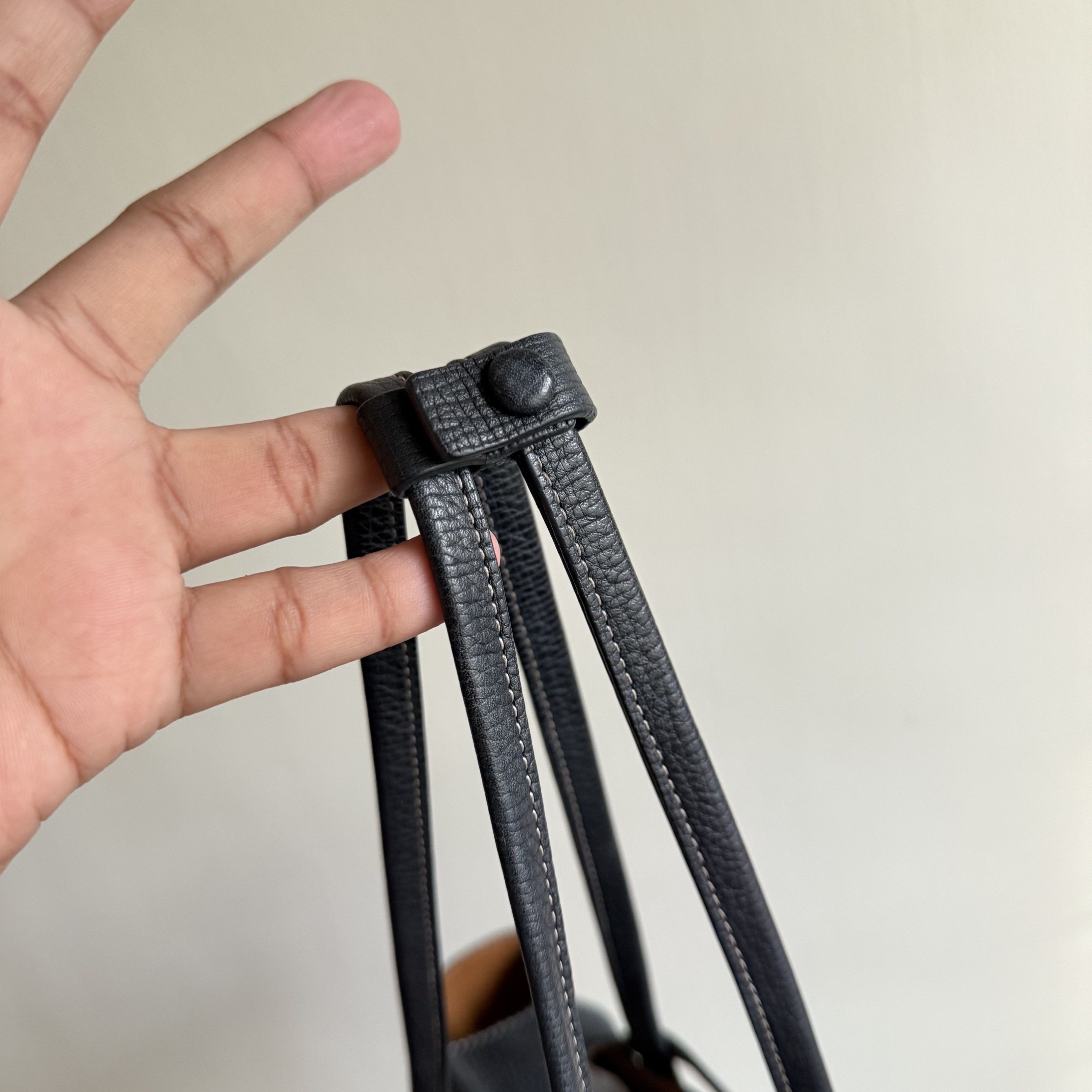 Bottega Veneta Arco (Category: Luxury Bags & Wallets) located in Quezon City. Submitted by toomuchpain (Listing ID 1417530521, Image 3). Description: Good condition.