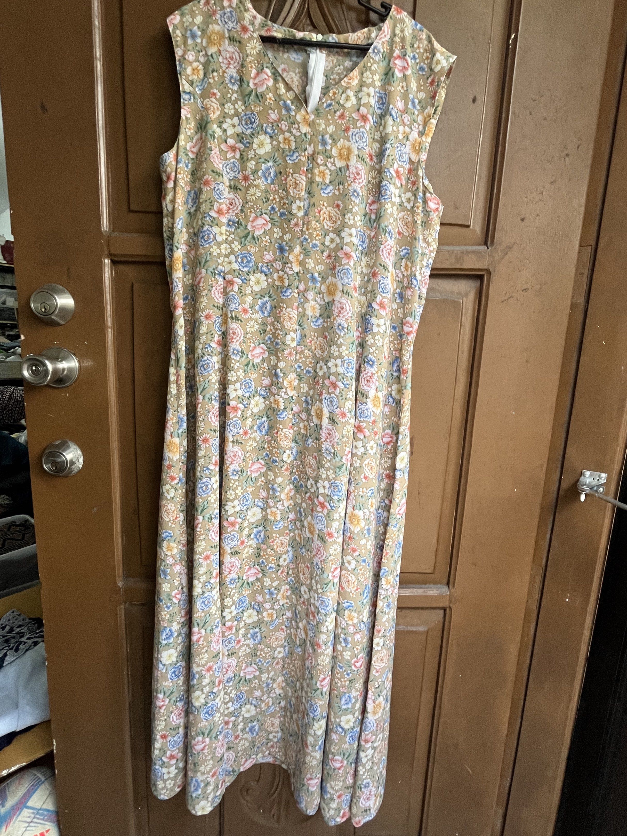 Brown Floral Long Dress (Category: Dresses) located in Marikina City. Submitted by hello-yellow (Listing ID 1417491481, Image 1). Description: - Sleeveless floral dress - Features a flattering V-neck - Convenient back zipper closure. With string for waist adjustment. - Made from lightweight fabric - Flowing A-line silhouette - Fit Medium to XL.