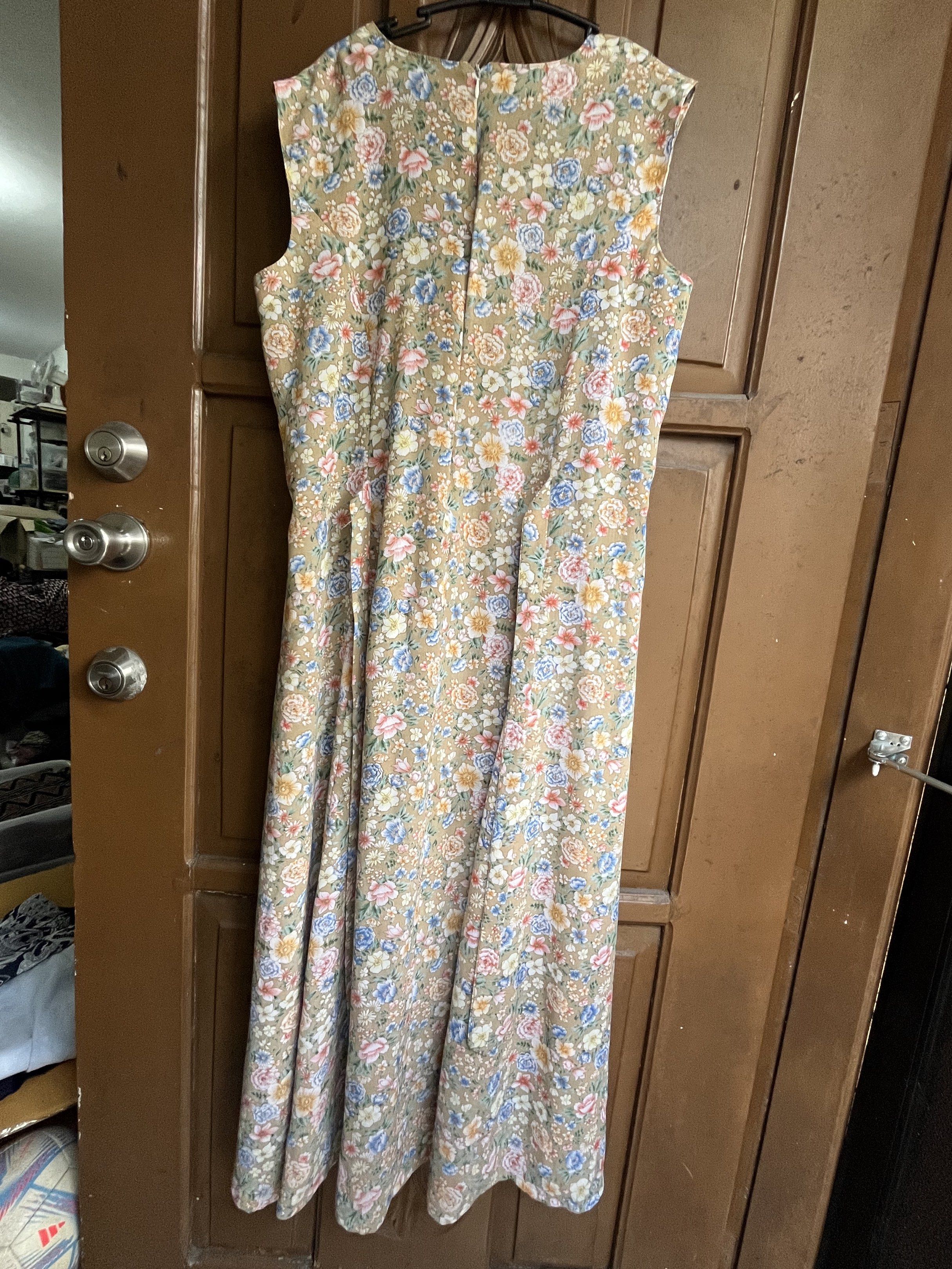 Brown Floral Long Dress (Category: Dresses) located in Marikina City. Submitted by hello-yellow (Listing ID 1417491481, Image 3). Description: - Sleeveless floral dress - Features a flattering V-neck - Convenient back zipper closure. With string for waist adjustment. - Made from lightweight fabric - Flowing A-line silhouette - Fit Medium to XL.