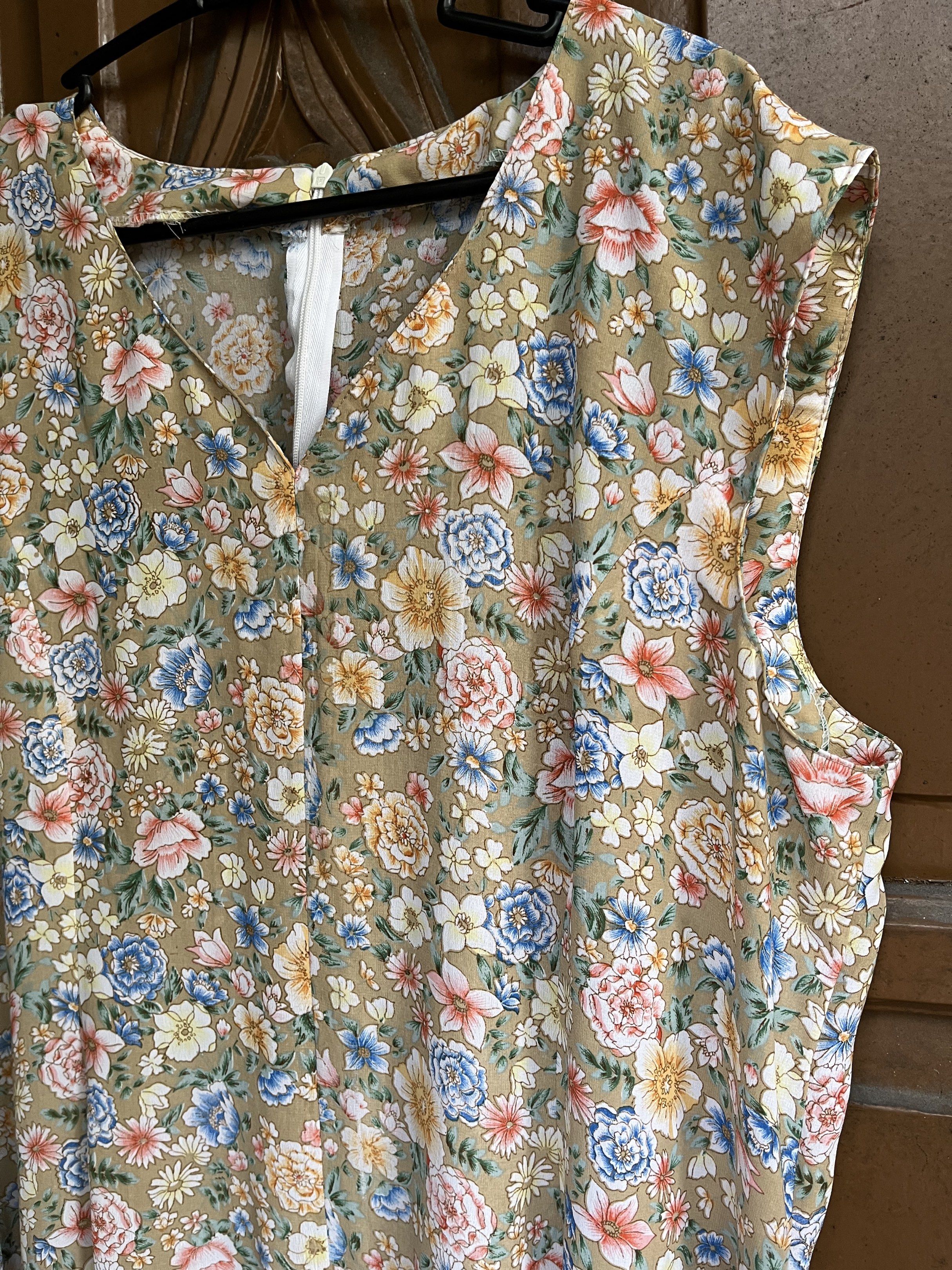 Brown Floral Long Dress (Category: Dresses) located in Marikina City. Submitted by hello-yellow (Listing ID 1417491481, Image 2). Description: - Sleeveless floral dress - Features a flattering V-neck - Convenient back zipper closure. With string for waist adjustment. - Made from lightweight fabric - Flowing A-line silhouette - Fit Medium to XL.