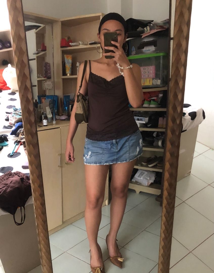 Brown Lace Camisole Cami Top (Category: Sleeveless) located in San Roque. Submitted by ibrakefordogs (Listing ID 1417496539, Image 2). Description: - Brown camisole top with lace detailing - Spaghetti straps and fitted silhouette - Size S-M.