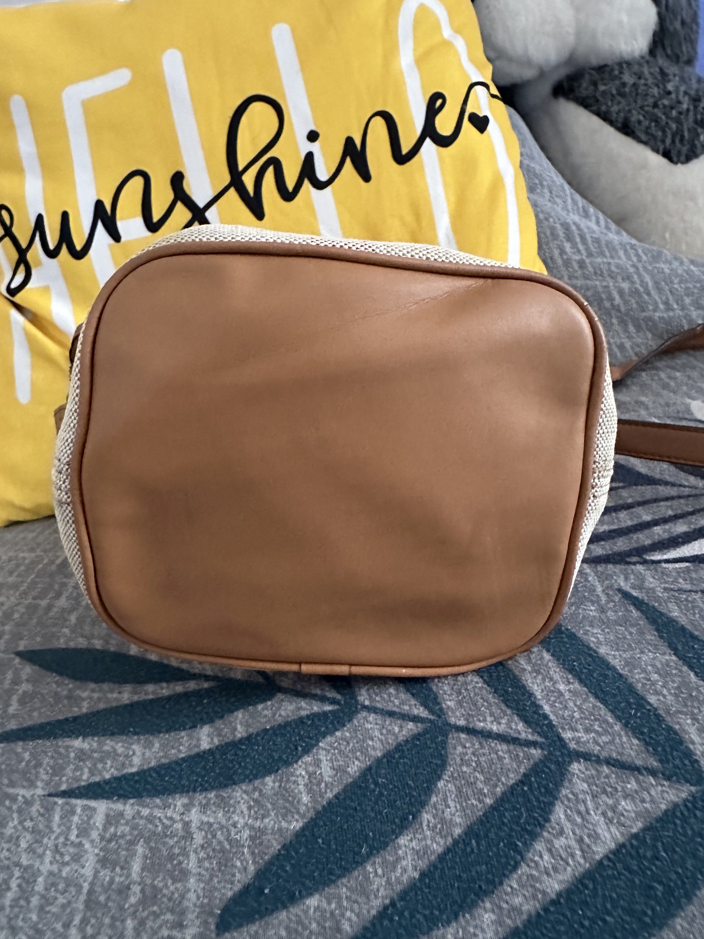 Burberry ( bucket sling bag ) (Category: Luxury Bags & Wallets) located in Cainta. Submitted by 3rd_street.onlineshop (Listing ID 1417417063, Image 3). Description: Normal signs of usage only! Minimal rubs & not visible dirt, Details picture already uploaded ! From japan thrift. Sf not included Payment first.