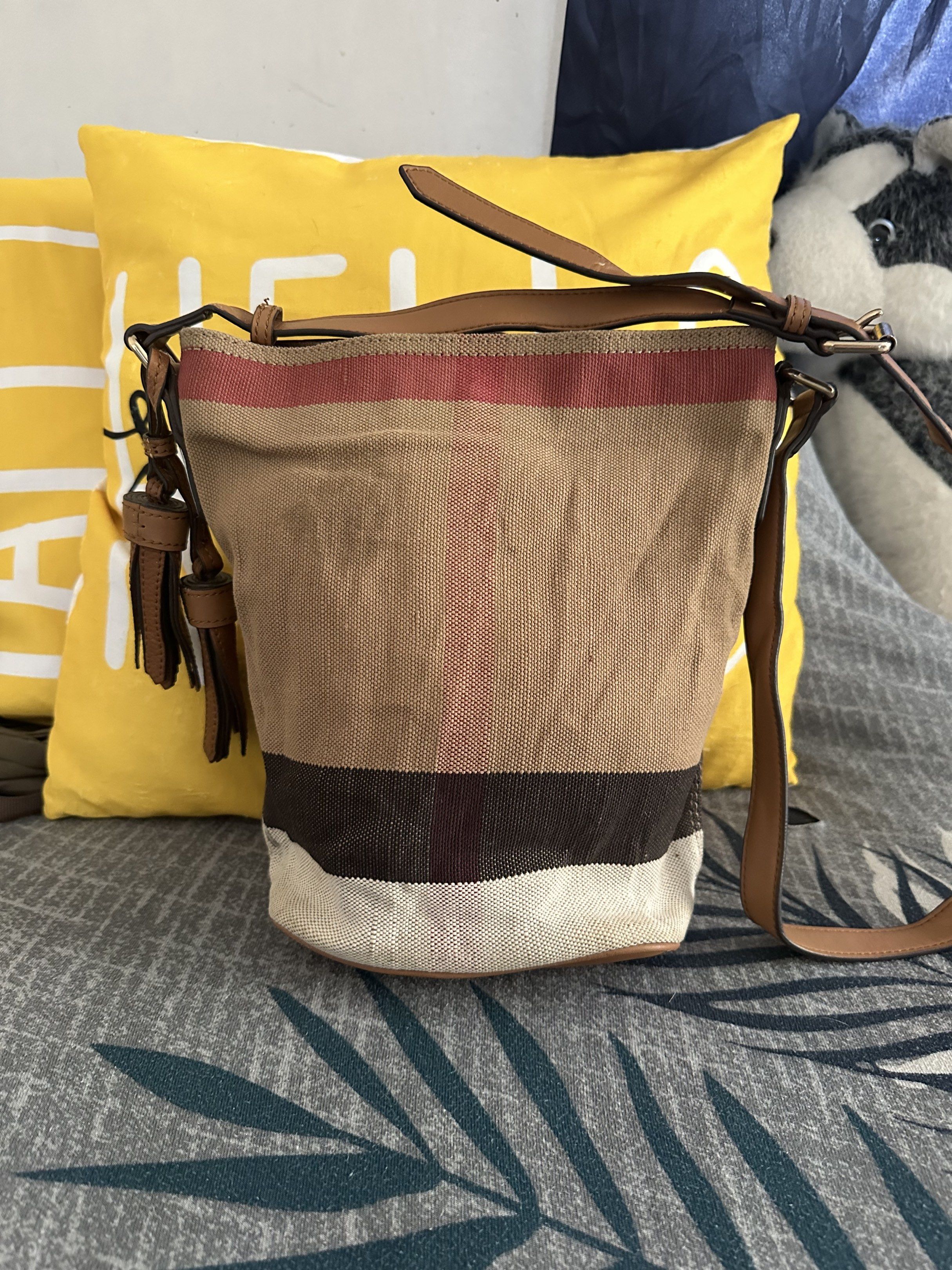Burberry ( bucket sling bag ) (Category: Luxury Bags & Wallets) located in Cainta. Submitted by 3rd_street.onlineshop (Listing ID 1417417063, Image 2). Description: Normal signs of usage only! Minimal rubs & not visible dirt, Details picture already uploaded ! From japan thrift. Sf not included Payment first.