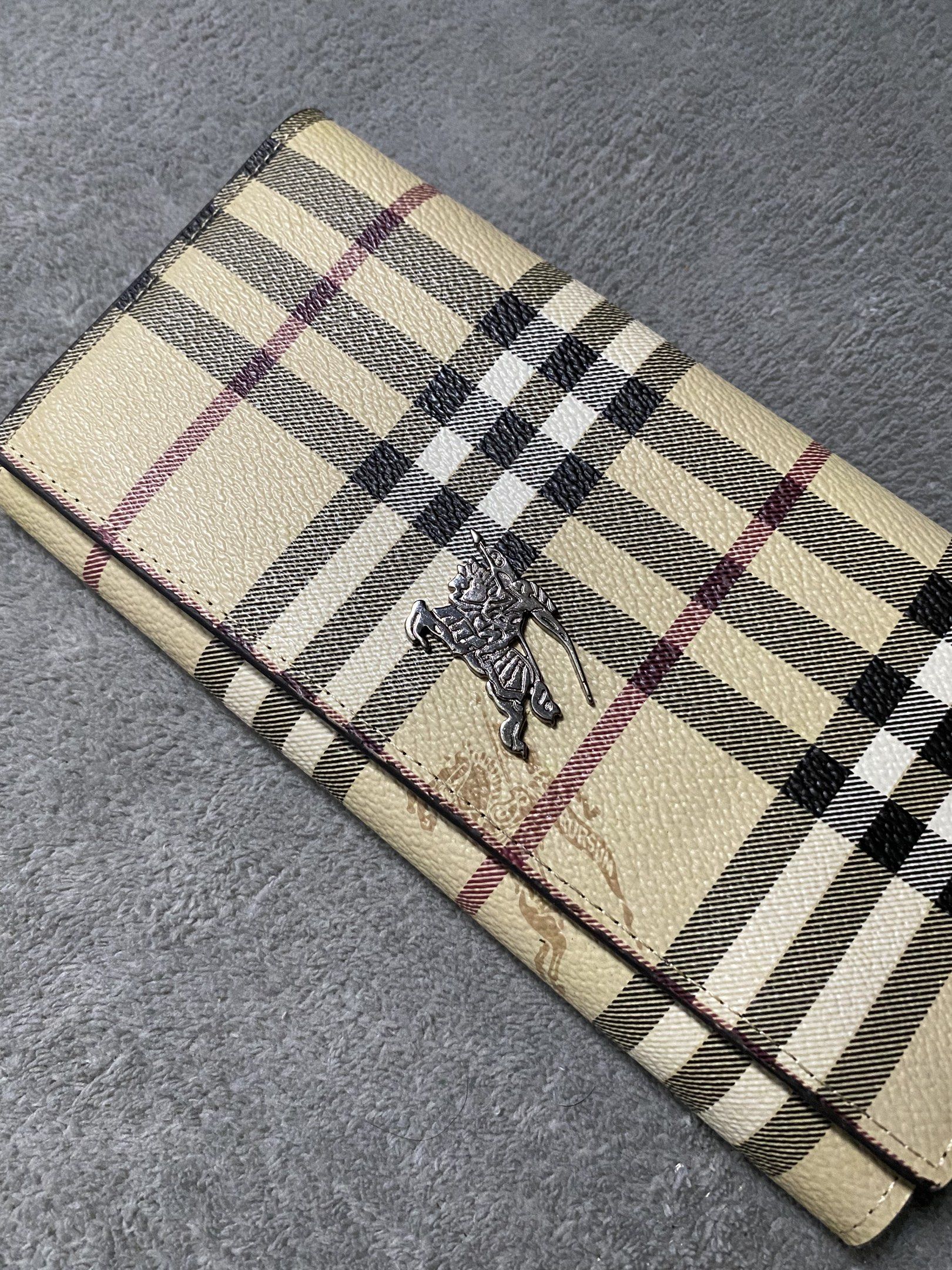 Burberry Long Wallet (Category: Luxury Bags & Wallets) located in Iloilo. Submitted by anything_goesph (Listing ID 1417553184, Image 3). Description: see photos for details.