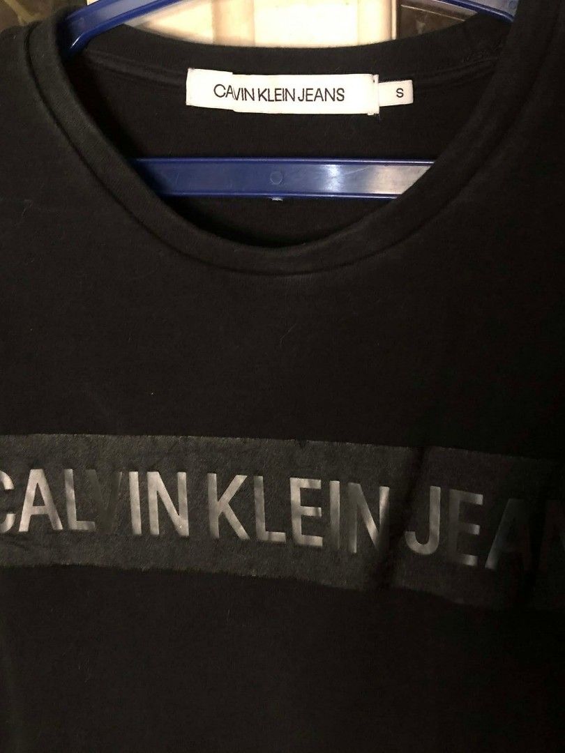 Calvin Klein Jeans Black Sweatshirt (Category: Coats, Jackets and Outerwear) located in Tagaytay City. Submitted by kris_tel19 (Listing ID 1417485748, Image 2). Description: - Black Calvin Klein Jeans sweatshirt - Features brand name on chest - Crew neck and long sleeves - Size: Small - Comfortable material - Perfect for casual wear - A classic wardrobe staple.