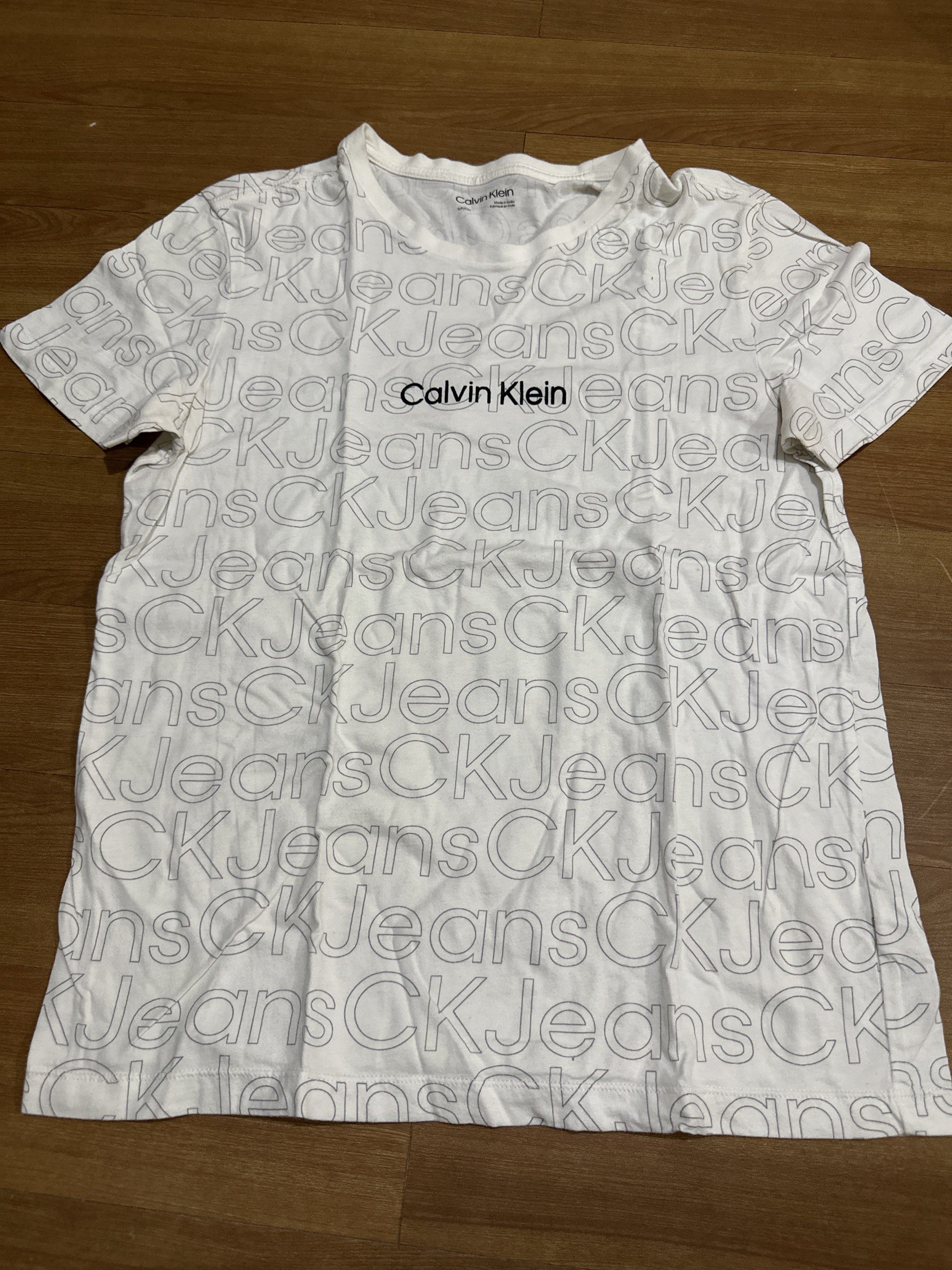 Calvin Klein Jeans White T-shirt (Category: Tshirts & Polo Shirts ) located in Pasig City. Submitted by jhadsan (Listing ID 1417476342, Image 1). Description: - Calvin Klein Jeans t-shirt - Size: S/P/Ch - Features: - All-over CK Jeans print - Crew neck - Short sleeves - Made in India.