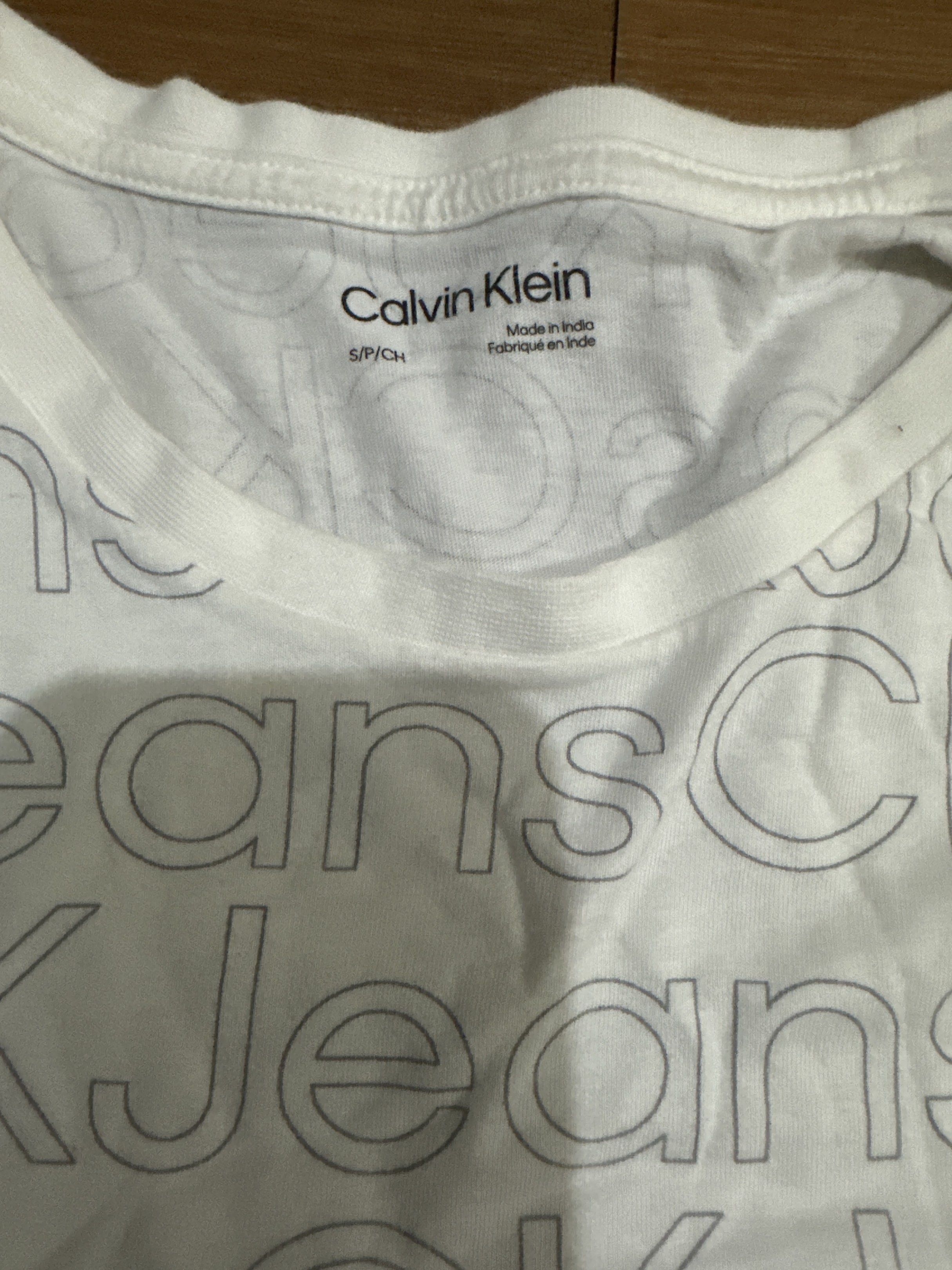 Calvin Klein Jeans White T-shirt (Category: Tshirts & Polo Shirts ) located in Pasig City. Submitted by jhadsan (Listing ID 1417476342, Image 2). Description: - Calvin Klein Jeans t-shirt - Size: S/P/Ch - Features: - All-over CK Jeans print - Crew neck - Short sleeves - Made in India.