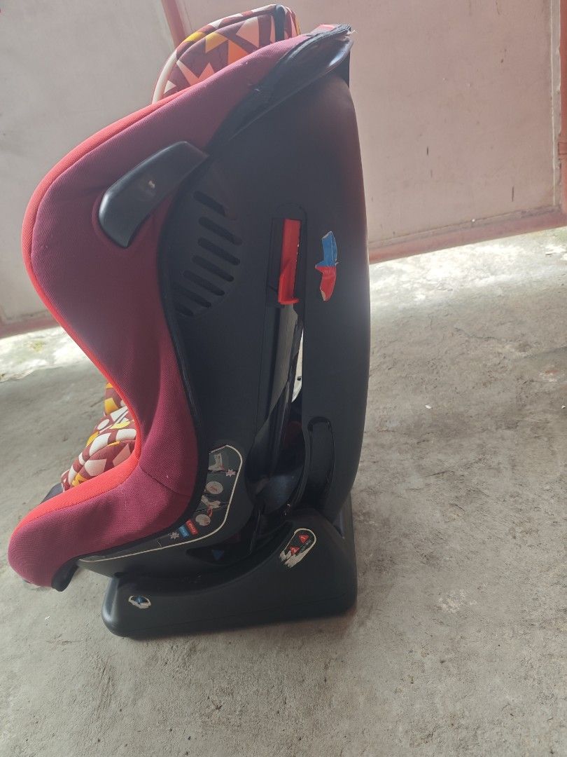 Akeeva Car Seat (Category: Car Seats) located in Manila. Submitted by voxbjun (Listing ID 1417428385, Image 2). Description: - Red and patterned child car seat - Includes headrest - Secure harness system - Black base and side panels - Designed for safety and comfort free delivery within imus.