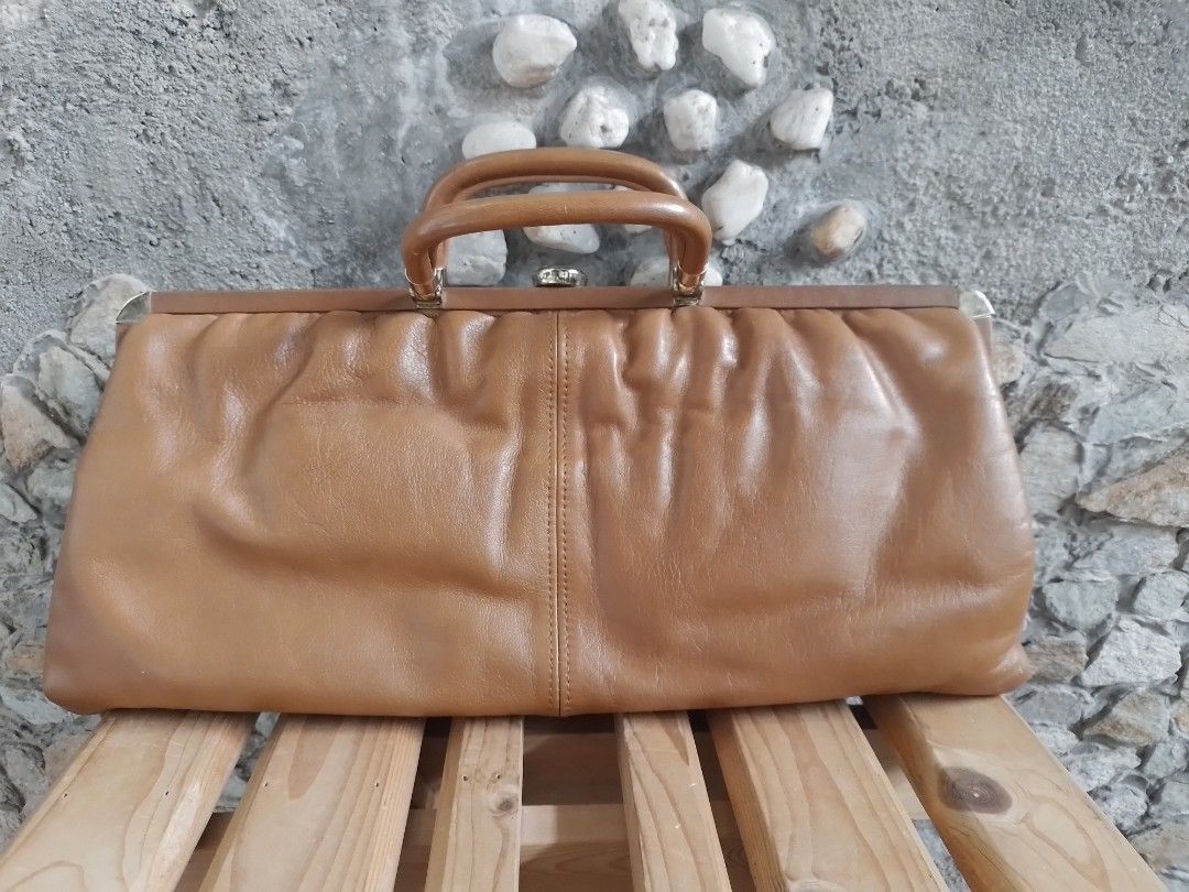 Clutches doctor style bag..leather (Category: Clutches) located in San Pedro. Submitted by thrifterside (Listing ID 1417405976, Image 1). Description: 13.5 L x 6.5 H leather bag..all intact good as new.. from japan " as is basis" but its a good buy for quality bag.