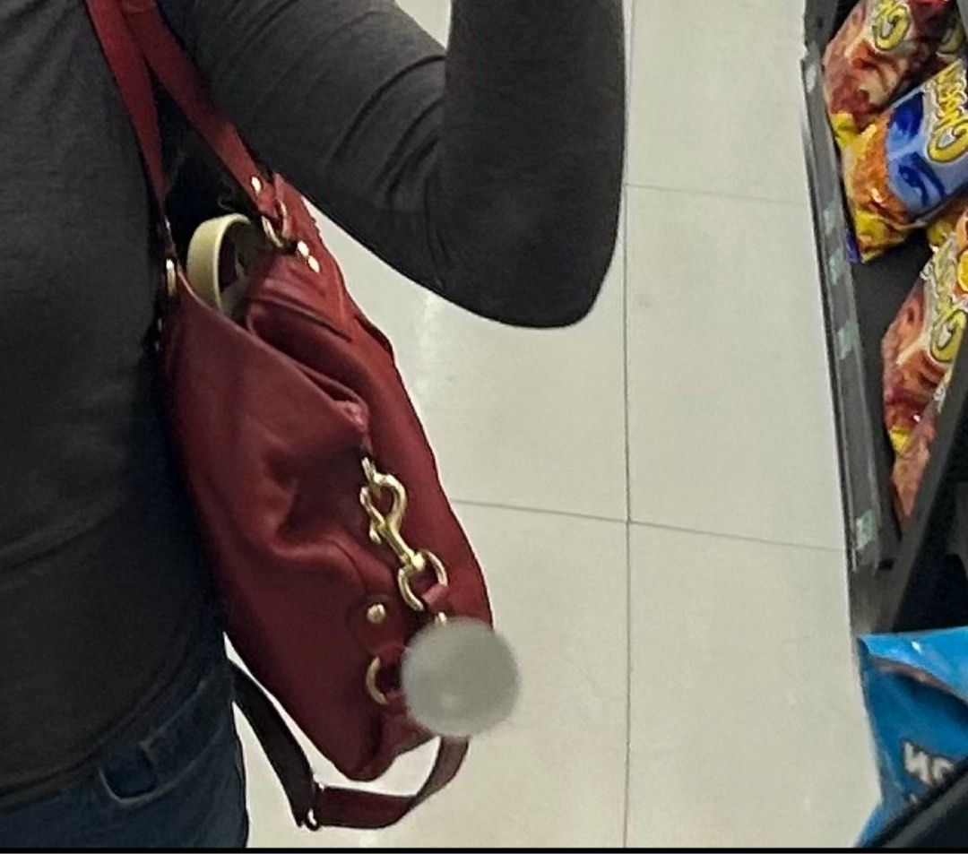 RUSH SALE coach bag (Category: Luxury Bags & Wallets) located in Bulacan. Submitted by keiizu (Listing ID 1417562455, Image 3). Description: .