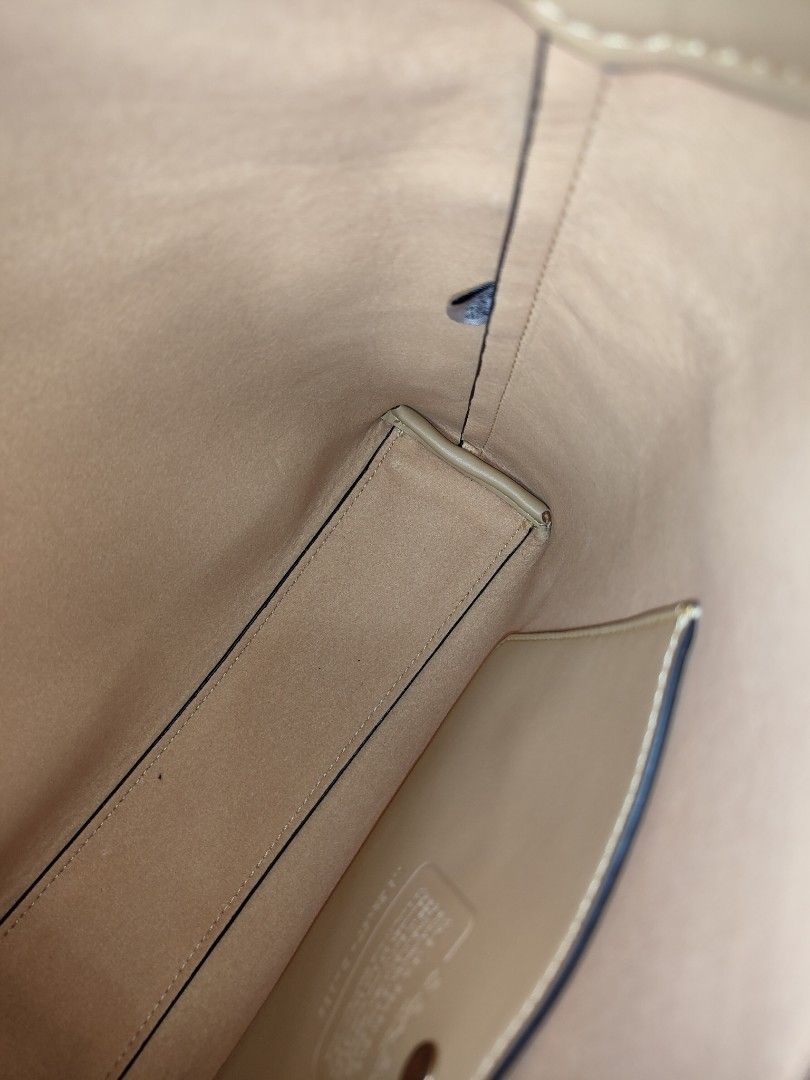 Coach Brooklyn 28 Shoulder Bag (Category: Luxury Bags & Wallets) located in Naga. Submitted by demaria14 (Listing ID 1417422565, Image 3). Description: Loc: Naga City, Camarines Sur Free Shipping Nationwide -No issue -Super Quality.