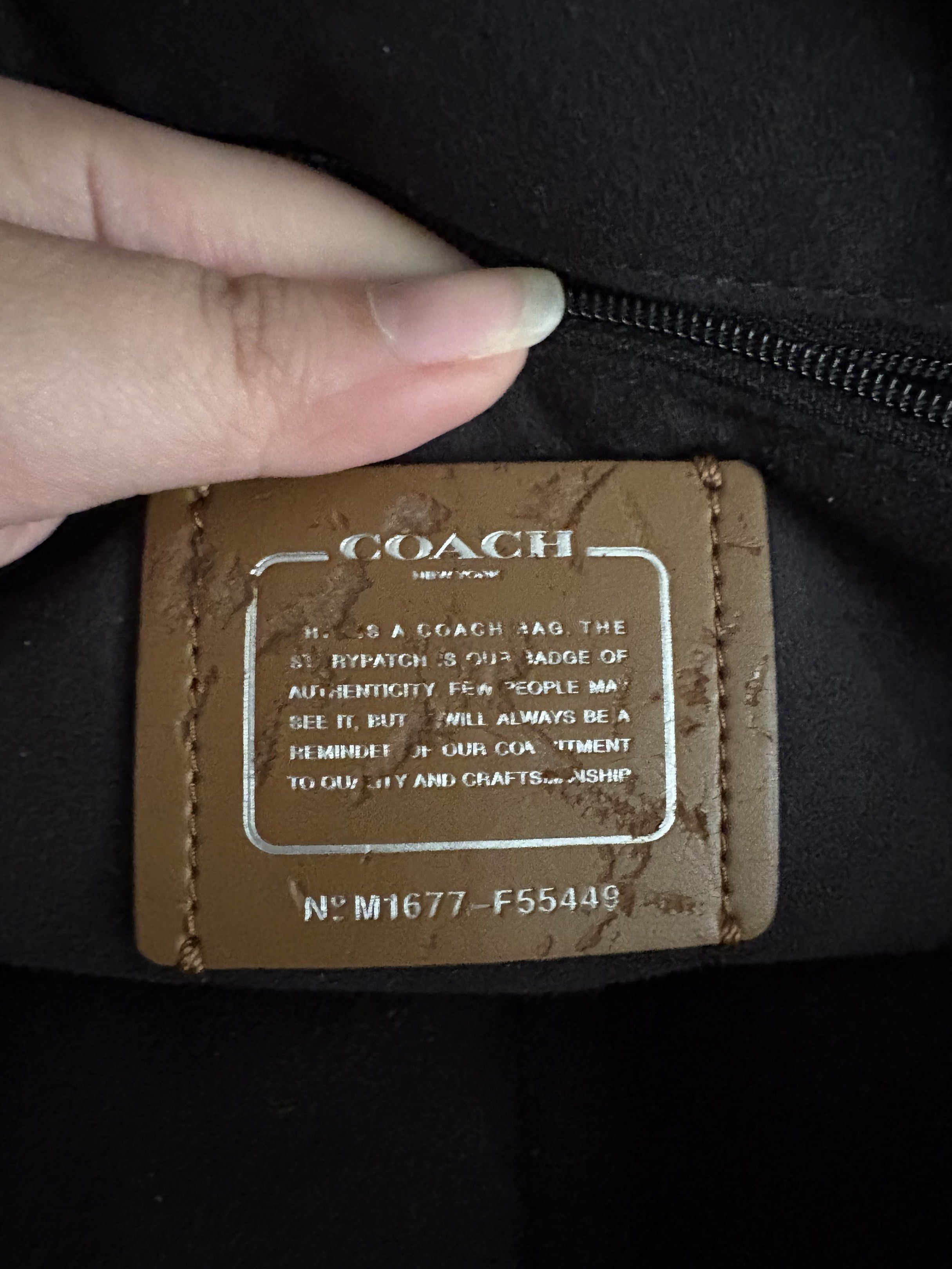 Coach leather bag (Category: Luxury Bags & Wallets) located in Guiguinto. Submitted by squishymallows (Listing ID 1417423485, Image 2). Description: original coach bag from japan with care card .