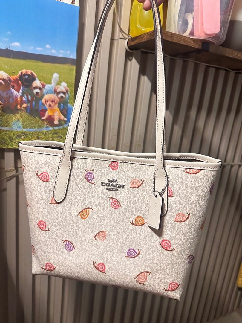 Coach mini city tote (Category: Luxury Bags & Wallets) located in Tandag. Submitted by kawaiispreloved (Listing ID 1417542743, Image 1). Description: .
