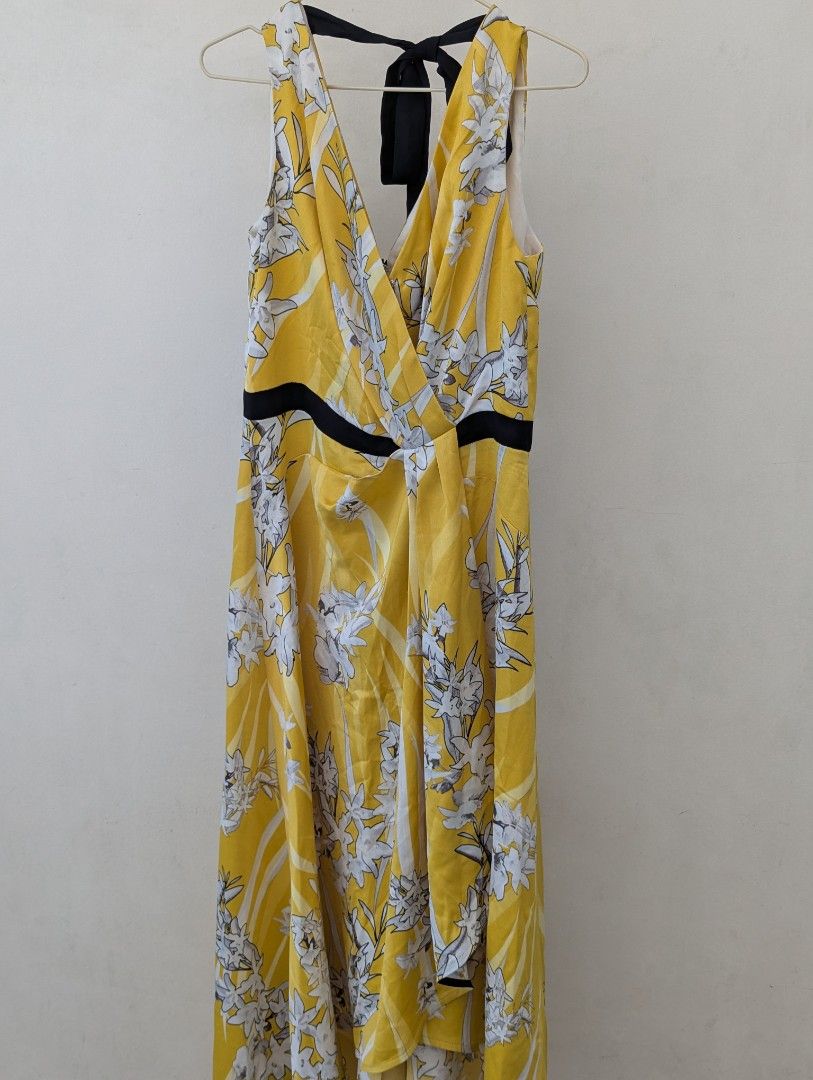 Coast Floral Dress (Category: Dresses) located in Dinalupihan. Submitted by rummagethrough (Listing ID 1417537135, Image 3). Description: See last two photos for flaws (runs) Bust: 36 | Waist: 30 max | Length: 52 All photos available are already uploaded Color may vary due to lighting; actual item sizing applies Shipping via J&T and payment via BDO or GCash.