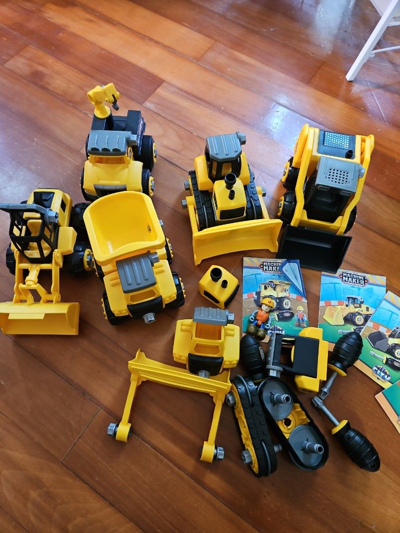 Machine Maker construction Set （分類：兒童玩具）位於 Hong Kong。 由 chocobo876 提交（商品編號 1417407587，圖片 1）。簡介： Machine Maker makes 5 sets of vehicles plus extra parts with 3 screwdrivers。