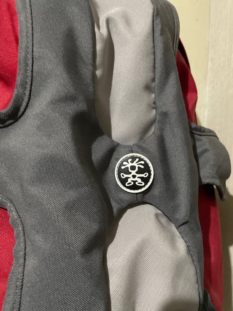 Crumpler laptop backpack (Category: Backpacks) located in Cainta. Submitted by j.c.v_68 (Listing ID 1417582116, Image 3). Description: 100% original/authentic 💯 Padded Laptop sleeve (100% safe) 5 zipped pockets Removable waist strap (velcro) Padded mesh back support *used 5x only.