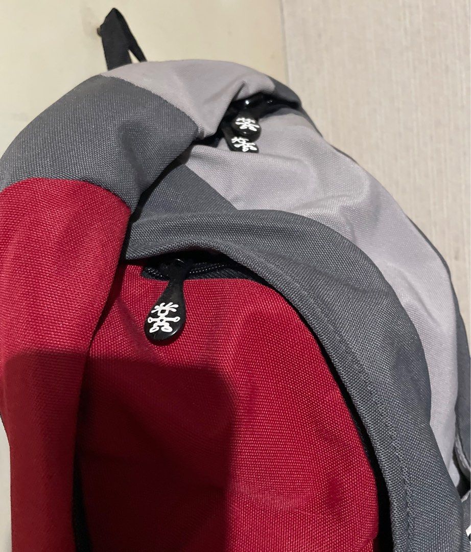 Crumpler laptop backpack (Category: Backpacks) located in Cainta. Submitted by j.c.v_68 (Listing ID 1417582116, Image 2). Description: 100% original/authentic 💯 Padded Laptop sleeve (100% safe) 5 zipped pockets Removable waist strap (velcro) Padded mesh back support *used 5x only.
