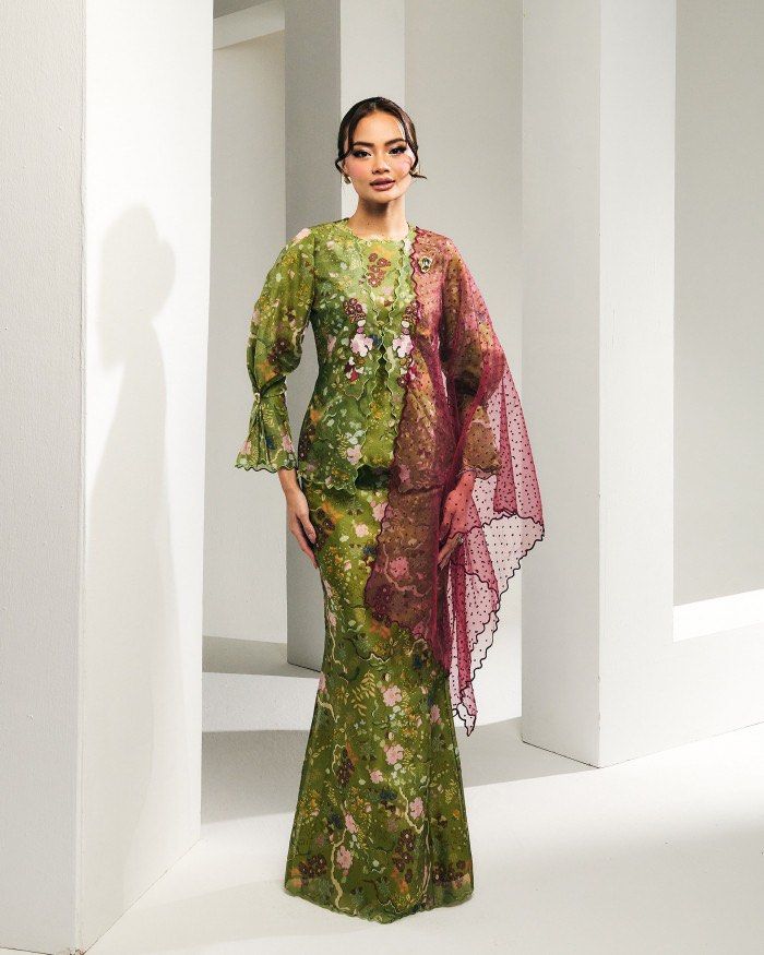 Clothing Stores Hiring Part Time 2026.Deenara Maryna Lime Berry Glistening Raya 2026 Baju Kurung, Women's ...