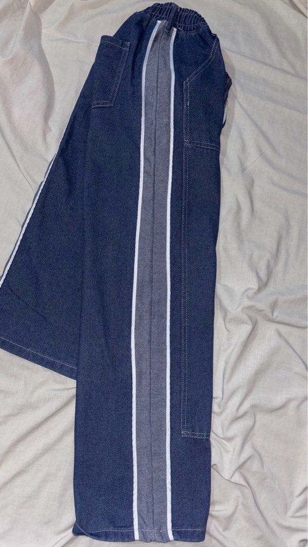 Denim Pants with Side Stripes - Size M (Category: Jeans) located in Manila. Submitted by rtzvxz (Listing ID 1417602923, Image 3). Description: Unisex Barely used and in good condition. Rfs: Too long on me, had to wear this with chunky boots and insoles on to make it work… No issues Actual color of the item is lighter compared to the picture of the model. MOD: Jnt/Lalamove MOP: Gcash - Stylish medium wash denim pants - Unique side stripe design - 