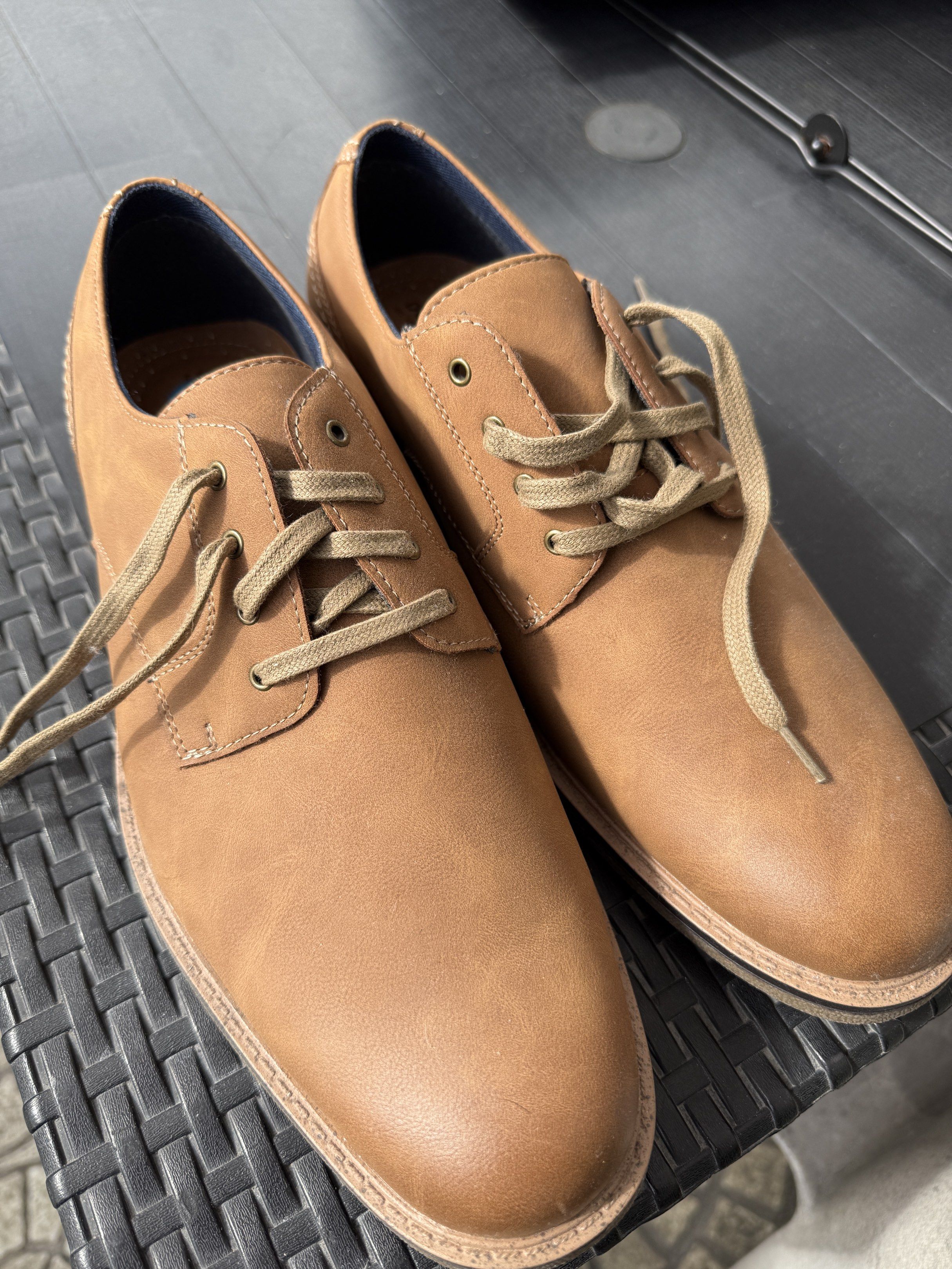 Dockers Brown Leather Shoes (Category: Dress Shoes) located in Makati City. Submitted by technmd7 (Listing ID 1417469144, Image 2). Description: - Dockers brown leather shoes - Lace-up style - Classic and versatile design - Neutral color.
