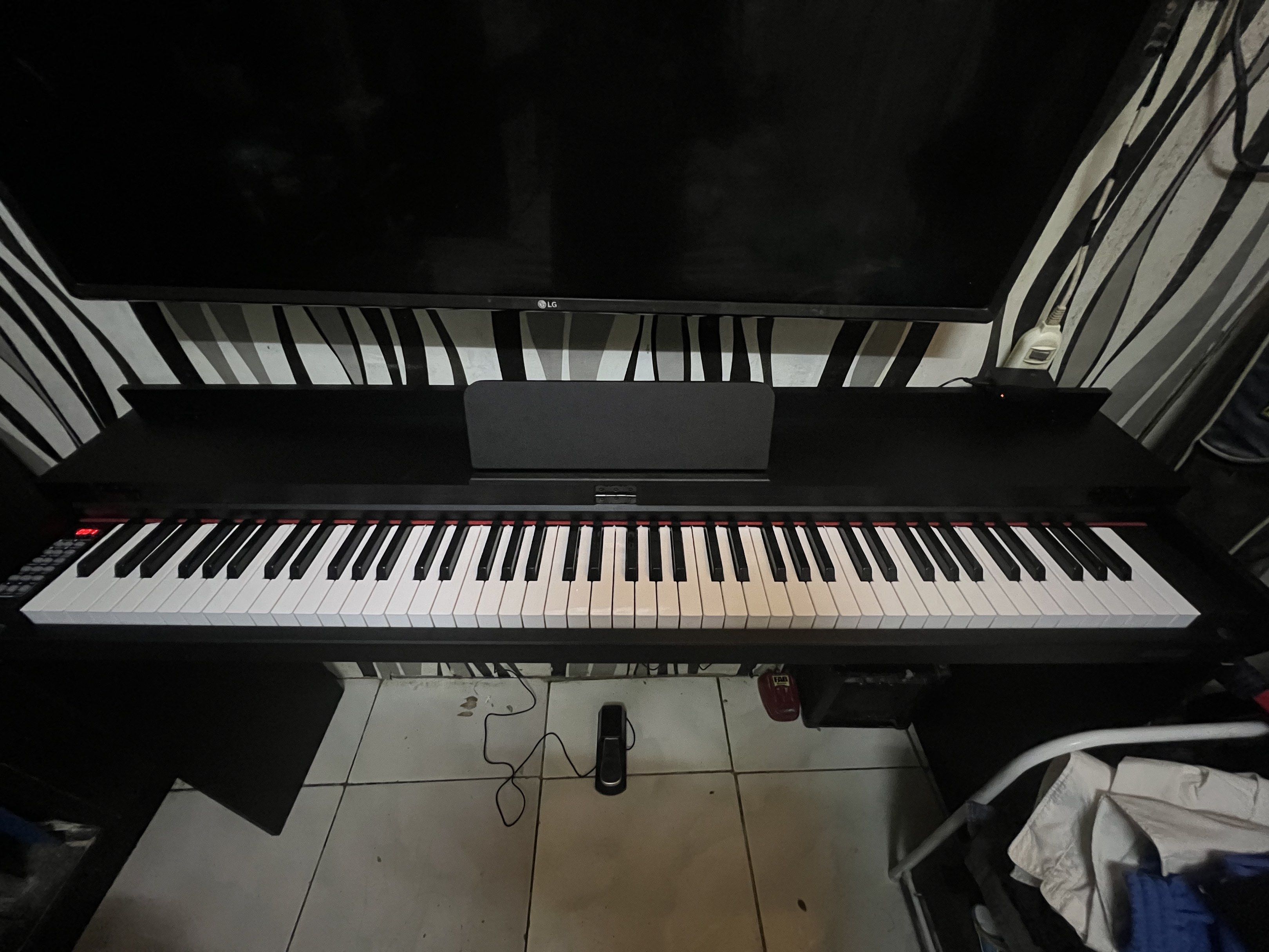 Electric Piano 80keys (Category: Musical Instruments) located in Manila. Submitted by chellerocker05 (Listing ID 1417405538, Image 2). Description: Na open and ndisplay lng hindi naman nagagamit.
