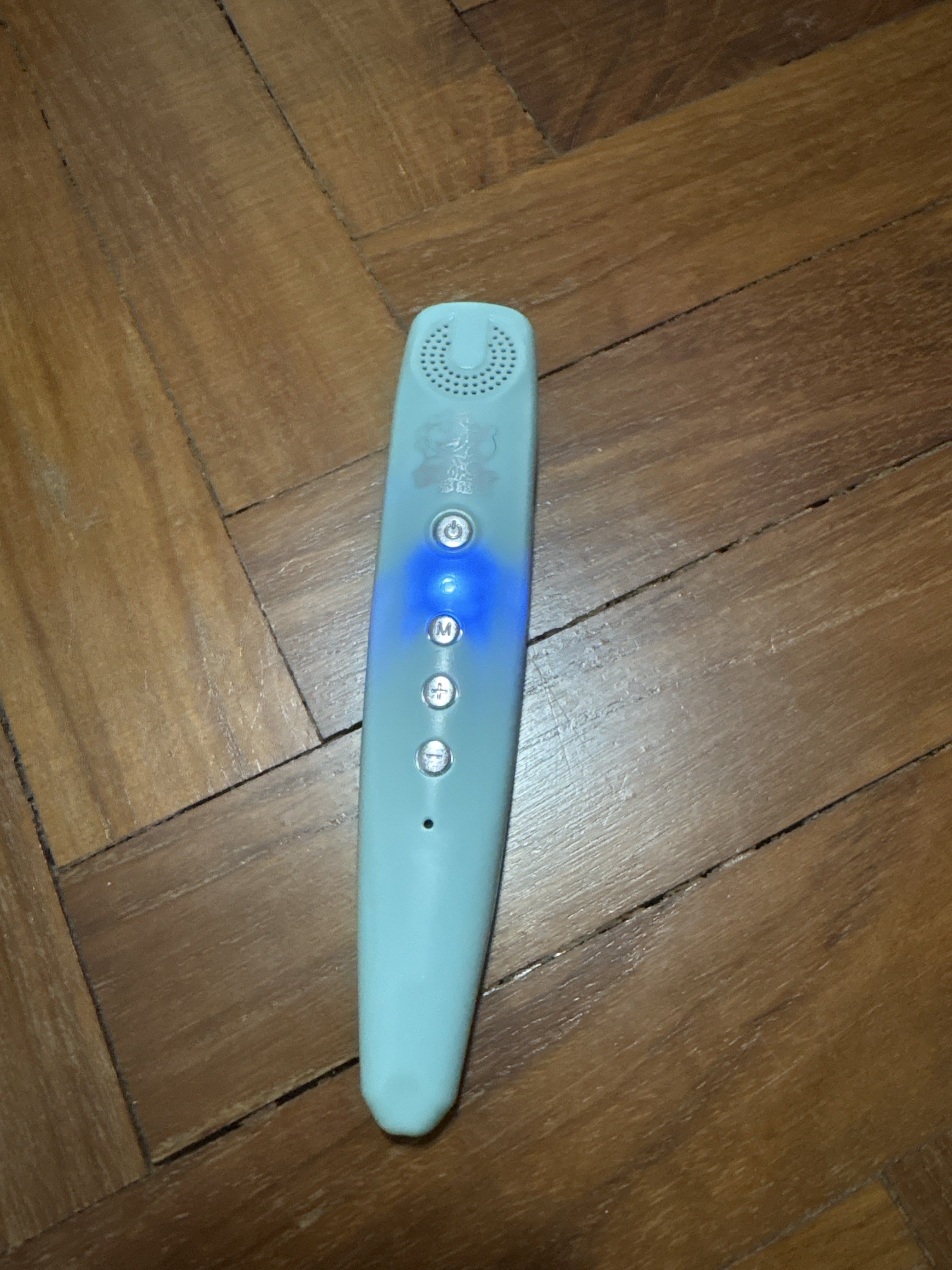 EtutorStar Multi-Function Learning Pen (Category: Stationery & School Supplies) located in Singapore. Submitted by hermioney (Listing ID 1417528934, Image 3). Description: - EtutorStar learning pen - Lightly used - Includes learning cards and accessories - Ideal for Mandarin learning.
