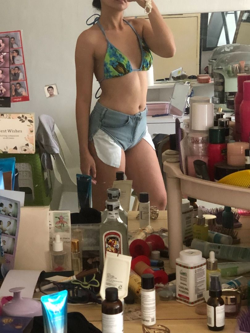 Floral Bikini Top (Category: Bikinis & Swimsuits) located in San Roque. Submitted by ibrakefordogs (Listing ID 1417499454, Image 3). Description: - Floral bikini top with vibrant floral pattern and blue accents - Adjustable straps .