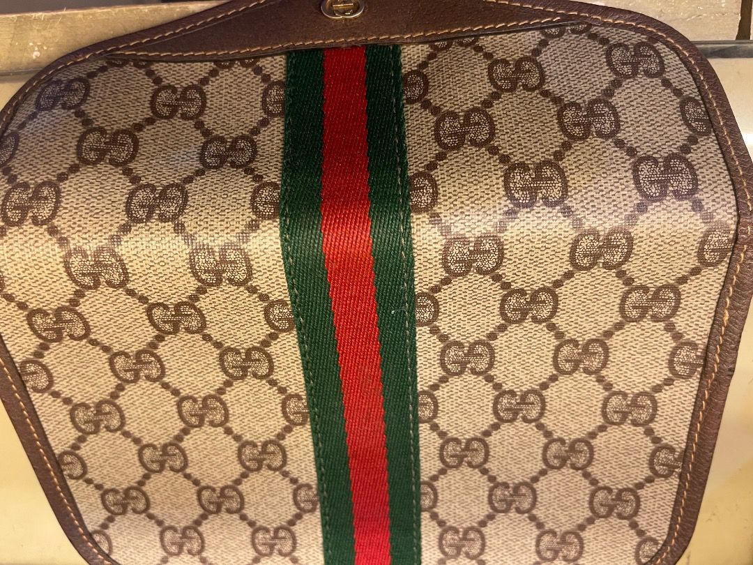 GG GUCCI Supreme Clutch (Category: Luxury Bags & Wallets) located in Quezon City. Submitted by hellopatchi (Listing ID 1417493924, Image 2). Description: - Authentic Gucci clutch - Iconic GG Supreme canvas - Signature green and red stripe - Snap closure - Light brown fabric lining - Brown leather trim - Made in Italy Clutch only.