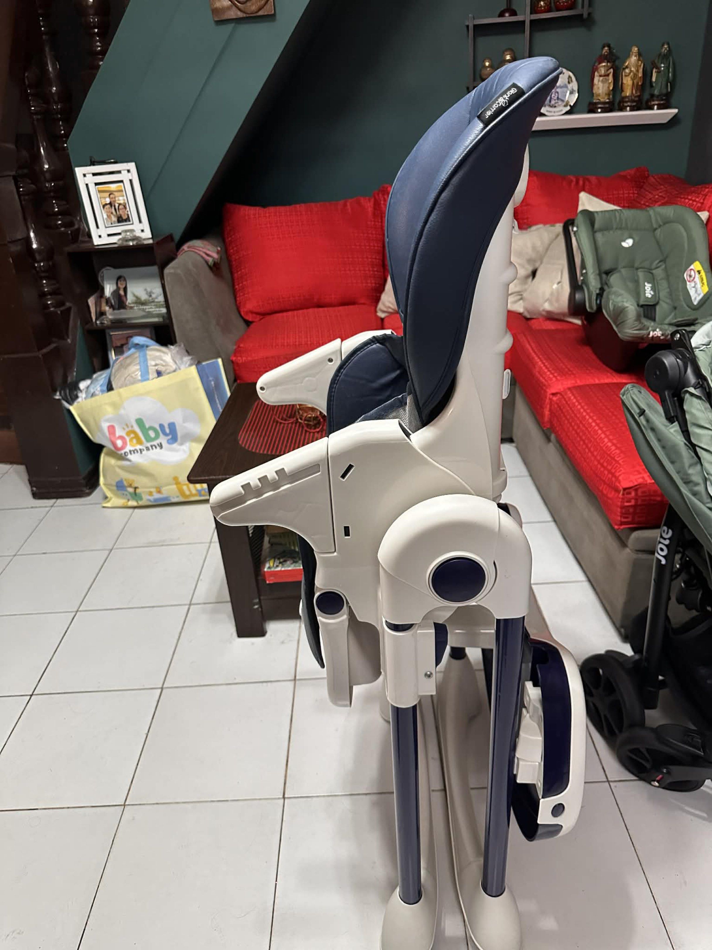 Giant Carrier High Chair (Category: Baby High Chairs) located in Bulacan. Submitted by annebulaclac (Listing ID 1400194006, Image 2). Description: Giant Carrier High Chair. Adjustable in height, double tray, multi reclinning seat, perfect for babies who just started feeding and up to their toddler! 5 point seat harness and fold compact. Easy and convenient to use. .
