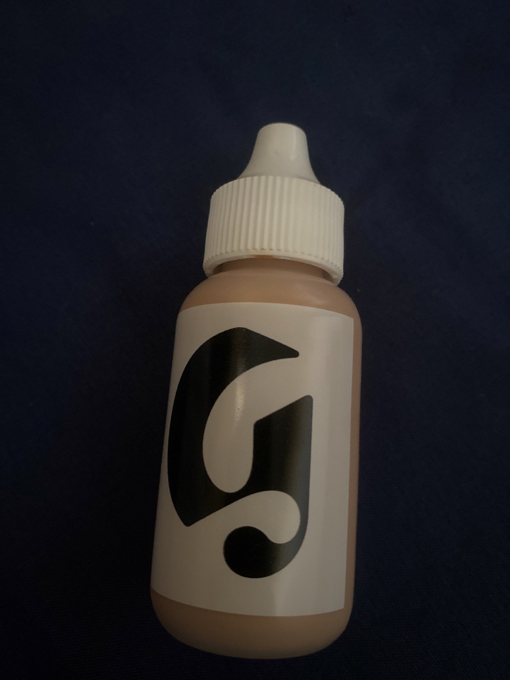 Glossier Perfecting Skin Tint (Category: Makeup) located in Santa Catalina. Submitted by mnntg (Listing ID 1417502710, Image 1). Description: - Glossier Perfecting Skin Tint - G10 - bought january 24, 2026 - preferably for cool undertone girlies Lp posted RFS: too cool for my warm skin tone 😔 i wanna cry..