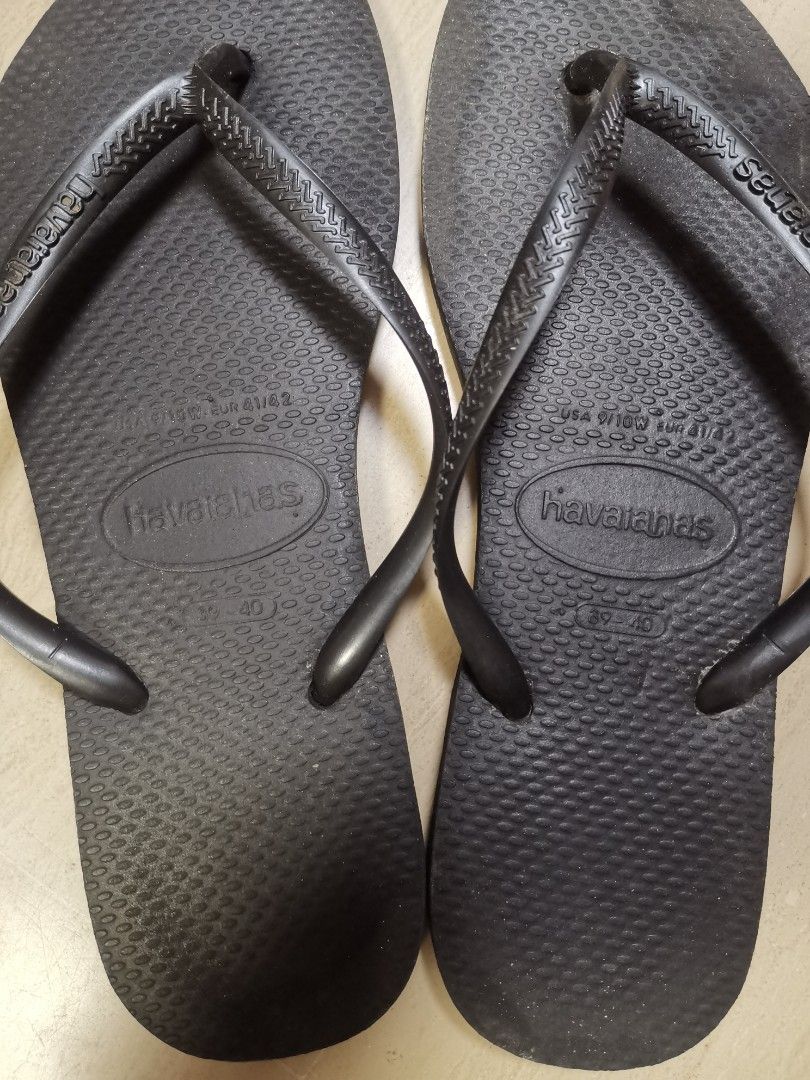 Havaianas Black Flip-Flops (Category: Flipflops and Slides) located in Singapore. Submitted by tpshls (Listing ID 1417434730, Image 1). Description: - Classic black Havaianas flip-flops - Comfortable and durable - Ideal for beach, pool, or casual wear.