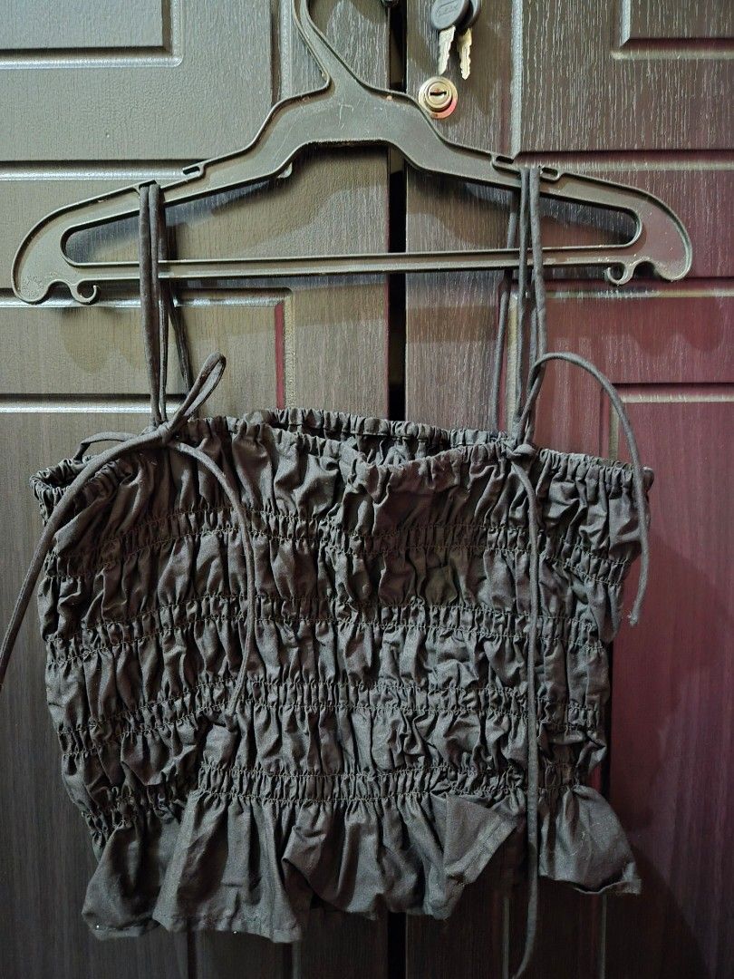 H&M Black Smocked Tie Top (Category: Sleeveless) located in Manila. Submitted by miyoungg (Listing ID 1417574274, Image 3). Description: Worn once. RFS: Decluttering.