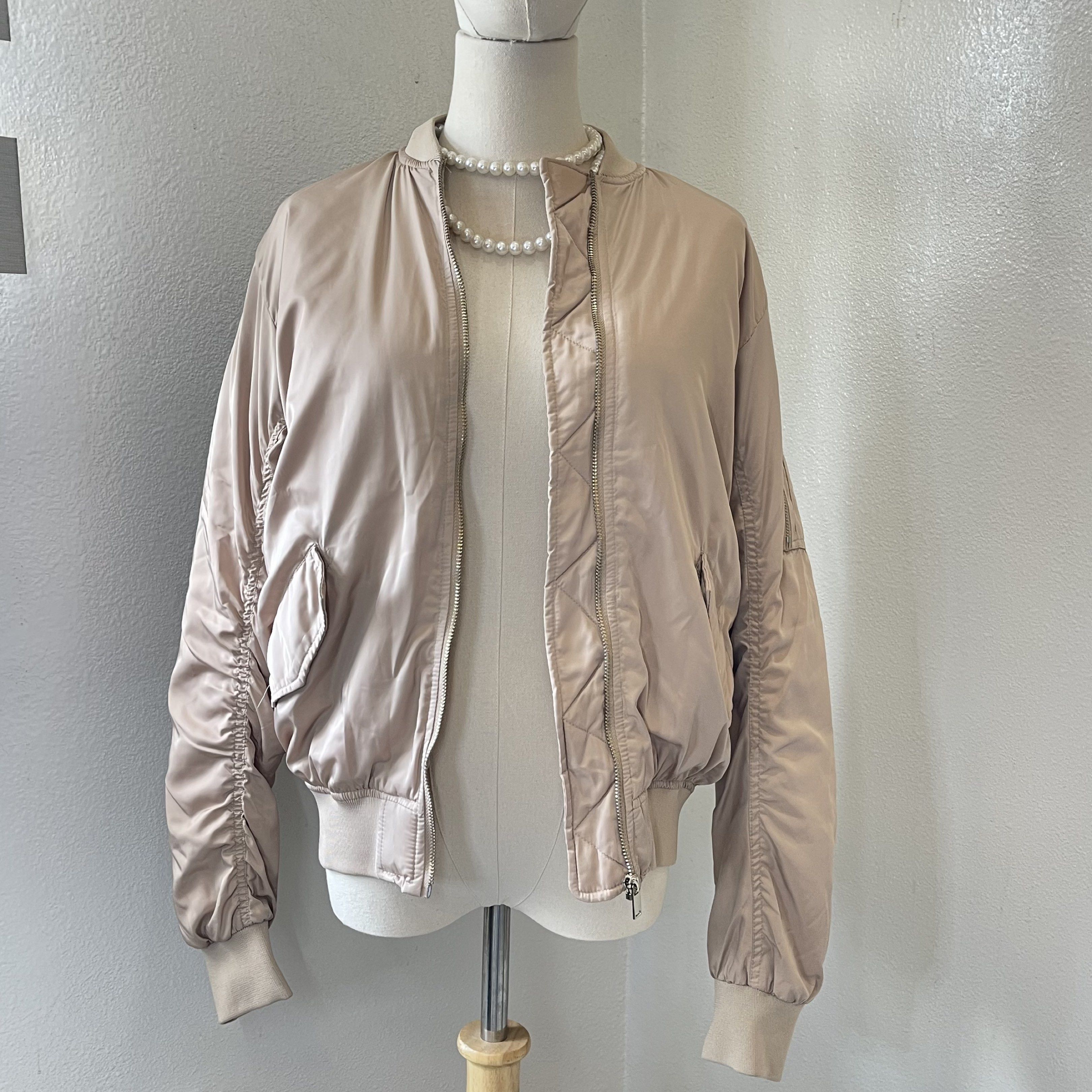 H&M Bomber Jacket - Size 4 (Category: Coats, Jackets and Outerwear) located in Norzagaray. Submitted by rss13 (Listing ID 1417467460, Image 1). Description: - H&M Bomber Jacket - Color: Beige - Size: EUR 34, US 4, CA 4, CN 160/80A - Features: Zip-up front, two front pockets, ribbed collar and cuffs - Condition: Some stains present on back of right sleeve.
