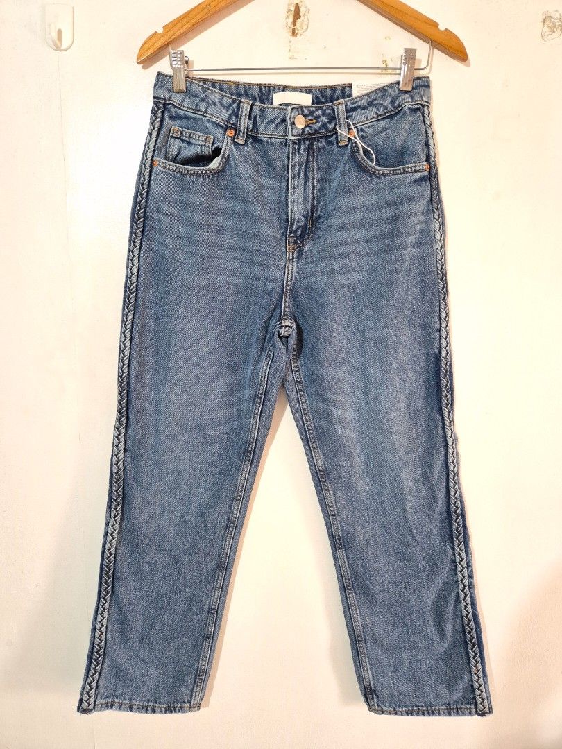 H&M Divided Straight High Waist Jeans (Category: Jeans) located in Caloocan City. Submitted by clevercloud.e1971a (Listing ID 1417461402, Image 1). Description: - H&M Divided jeans - Straight leg, high-waisted - Light blue wash - Decorative stitching on side seams - Front and back pockets - Button and zipper closure - Includes brand tag sz 28 30 34 38 waist available.