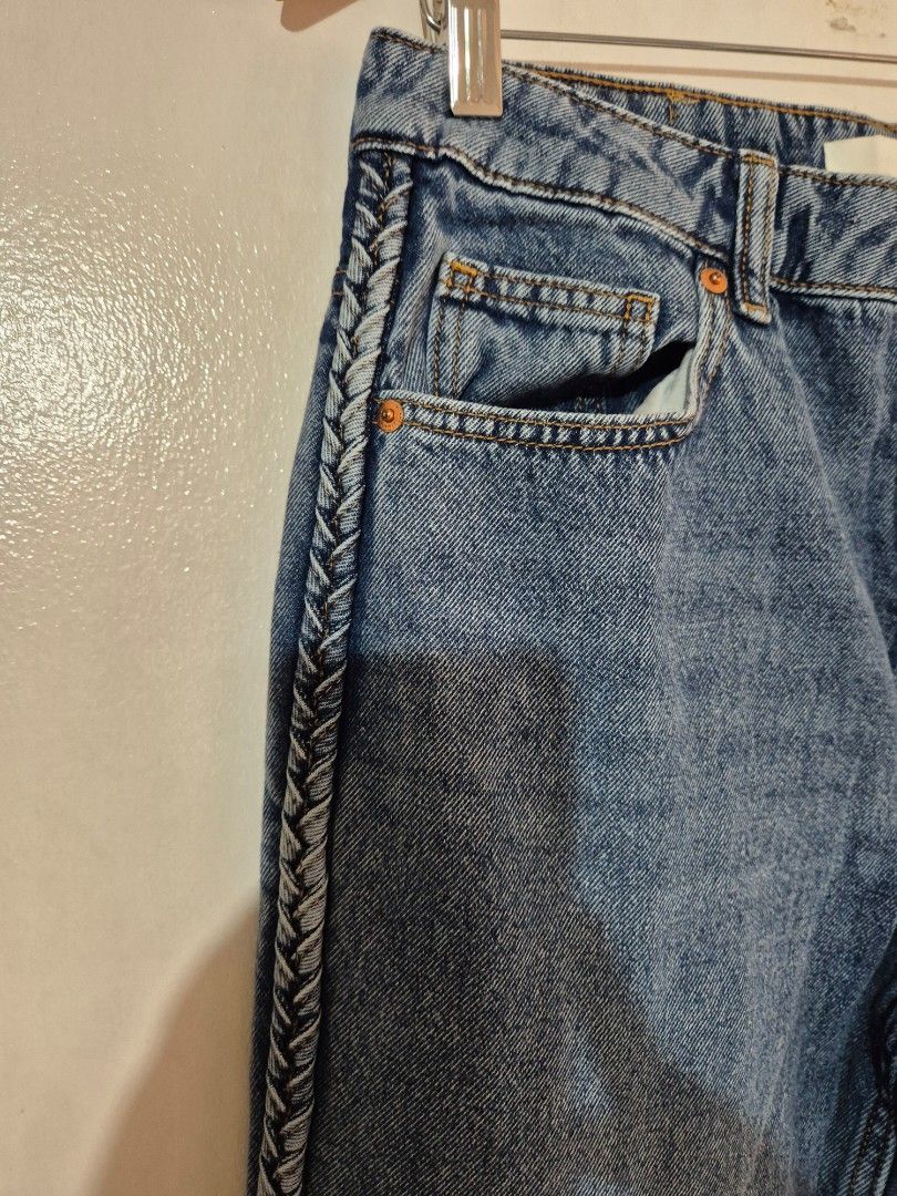 H&M Divided Straight High Waist Jeans (Category: Jeans) located in Caloocan City. Submitted by clevercloud.e1971a (Listing ID 1417461402, Image 3). Description: - H&M Divided jeans - Straight leg, high-waisted - Light blue wash - Decorative stitching on side seams - Front and back pockets - Button and zipper closure - Includes brand tag sz 28 30 34 38 waist available.