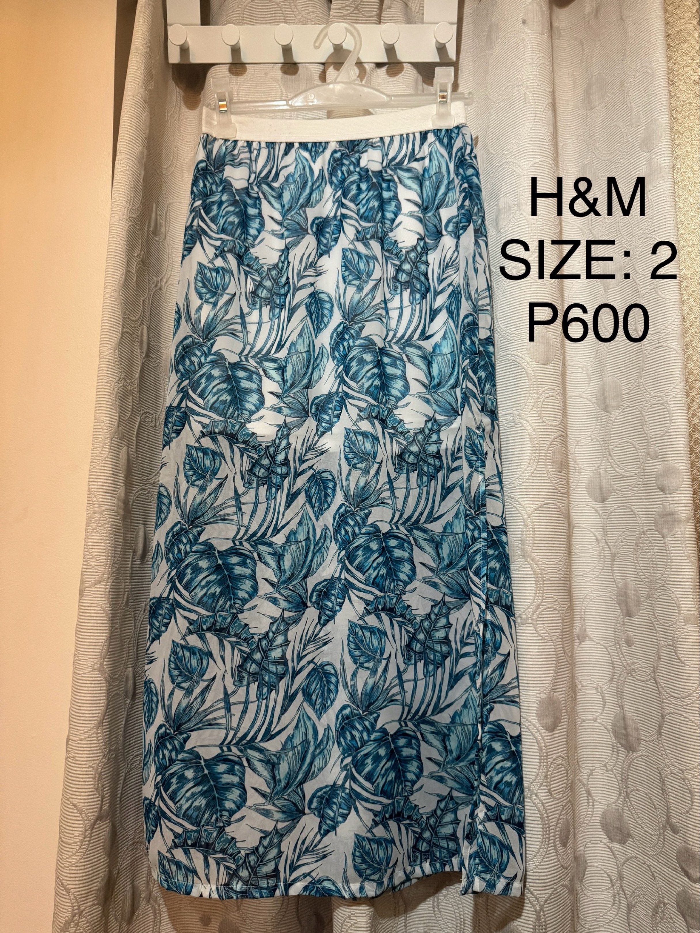 H&M Floral Maxi Skirt Size 2 (Category: Skirts) located in Taguig. Submitted by preloved.vae (Listing ID 1417487745, Image 1). Description: - H&M maxi skirt - Size 2 - Vibrant floral print - White waistband - Flowing silhouette - Blue and white leaf pattern - Long with side slit - Ideal for casual and summer occasions Discount!!!.